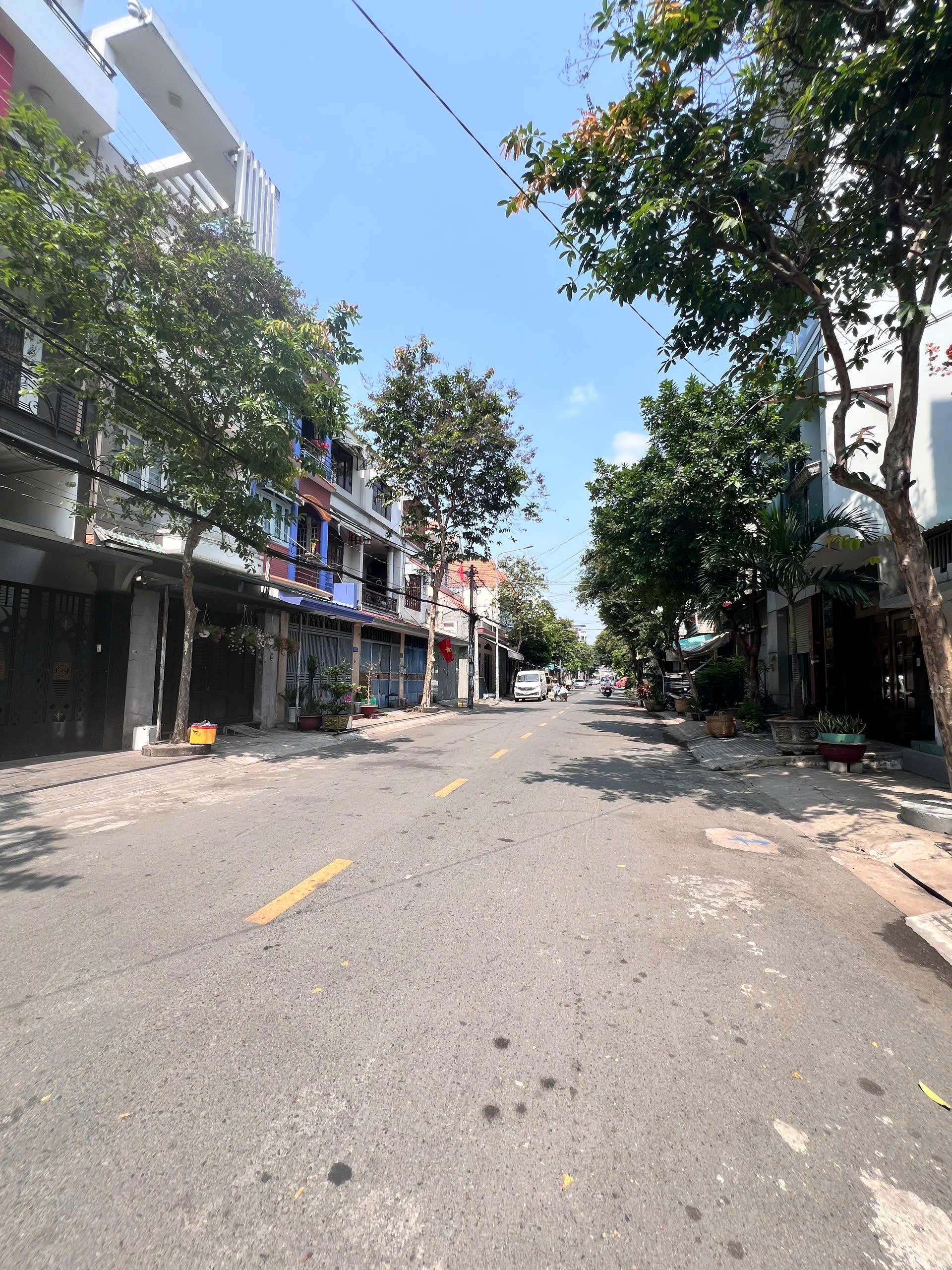 MẶT TIỀN KHU BÀN CỜ - ĐƯỜNG 12M CÓ LỀ - CÓ HẦM 4 TẦNG ĐỂ Ô TÔ - GIÁ 13,8 TỶ