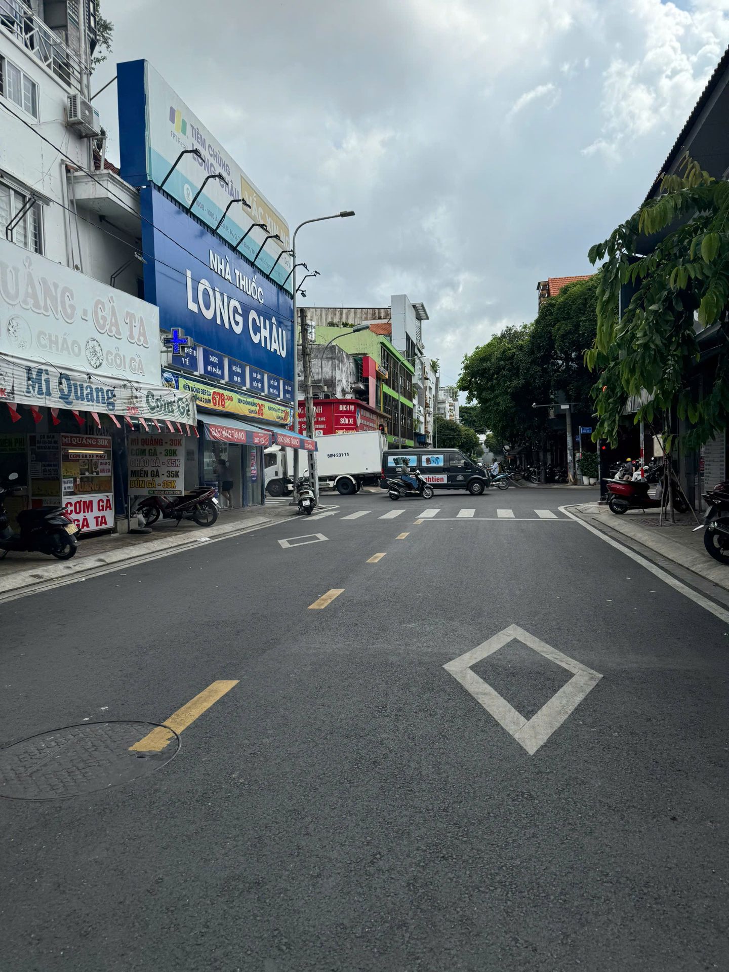 Toà nhà - MT Đường Nguyễn Hậu ( 8x16m) 3 lầu,sân thượng,thang máy.Vị trí cực đẹp,P Tân Thành
