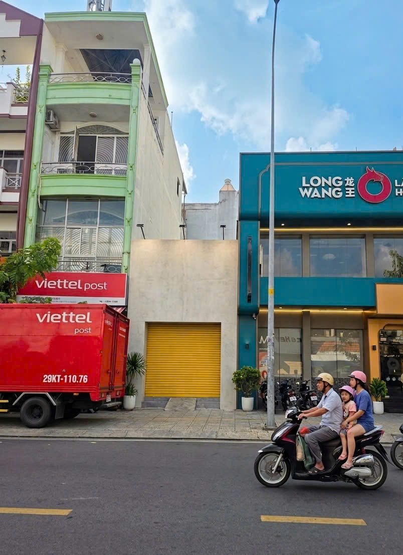 NHÀ MẶT TIỀN ĐƯỜNG TÂN SƠN NHÌ NỔI TIẾNG SẦM UẤT - Dt: 4x16M - GIÁ 16,7 TỶ CĂN HIẾM HOI CẦN BÁN