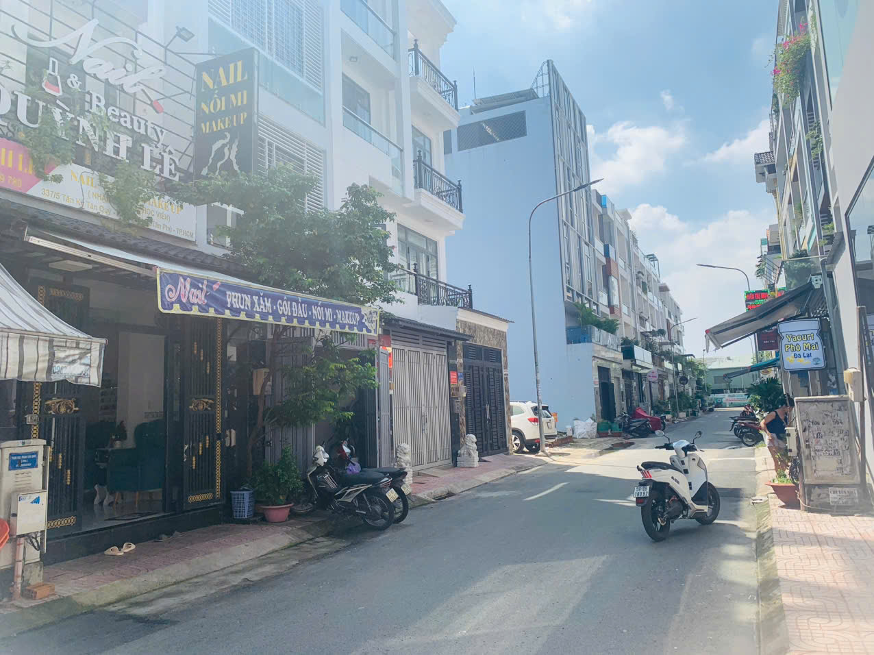 BÁN NHÀ TÂN KỲ TÂN QUÝ. DT 4X15. NHÀ 2 LẦU SÂN THƯỢNG