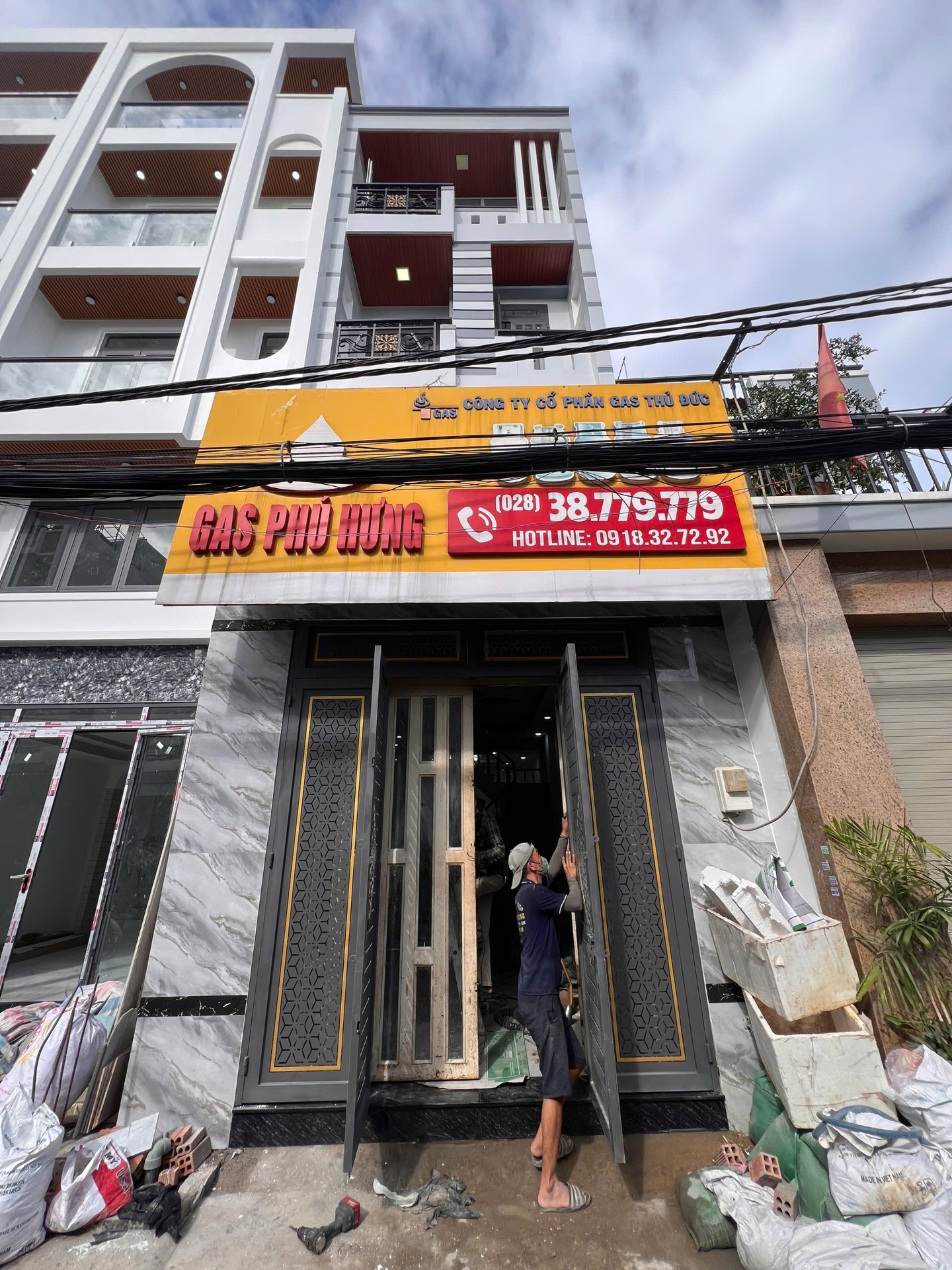 Nhà đẹp hẻm xe hơi gần khu tên lửa DT:4,03x13,53 đúc 4,5 tấm chỉ 6T3 TL, A/c xách vali ở ngay