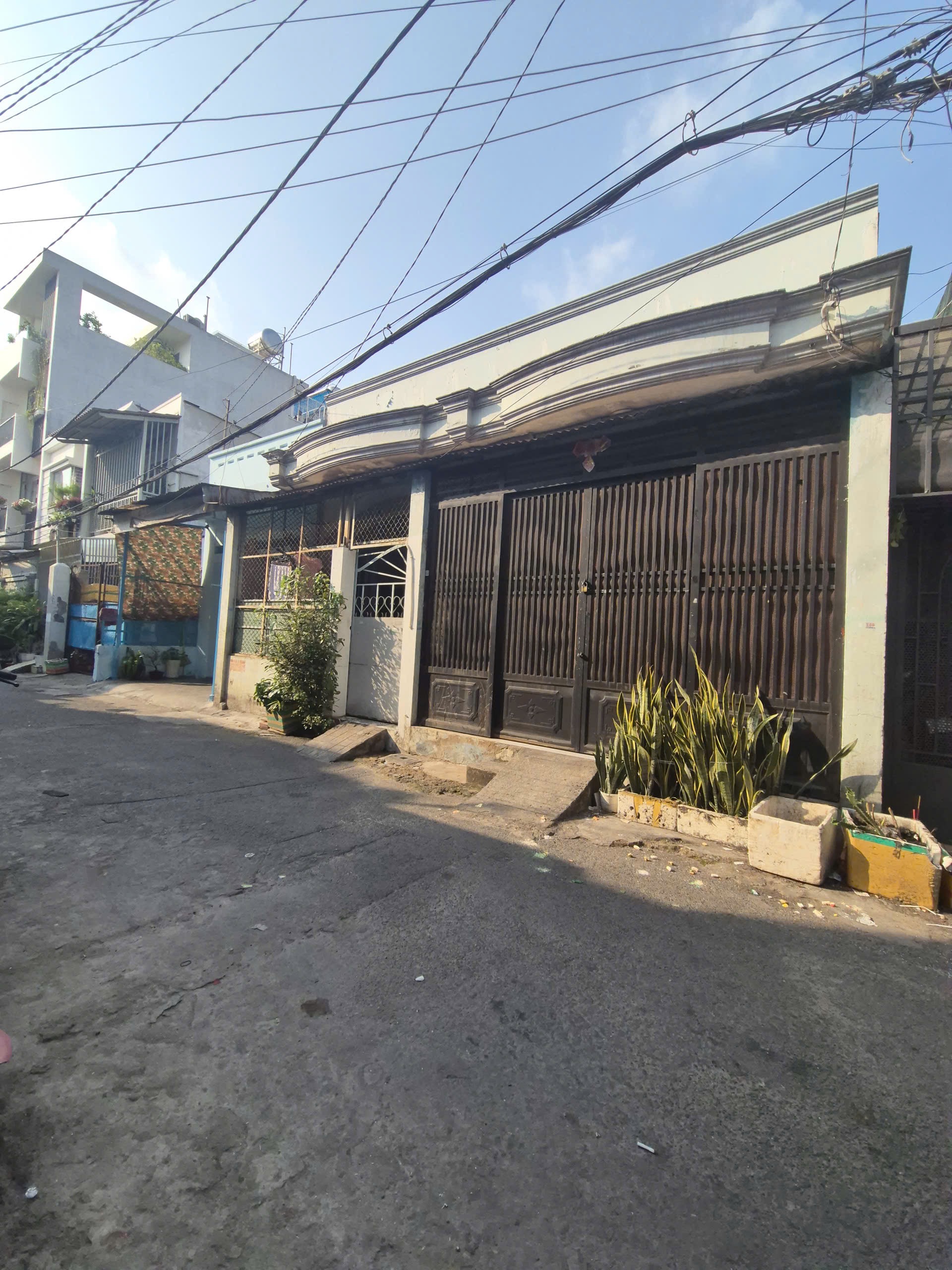 🌈 Bán nhà hẻm xe hơi đường Tô Hiệu 53m2 cấp 4 giá chỉ 5.6 tỷ