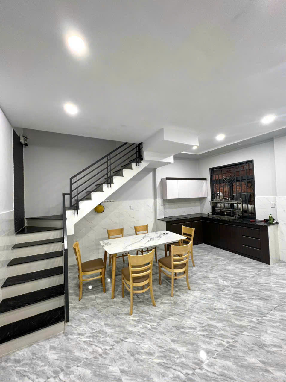 Bán Nhà HXH Lê Văn Quới (Nối Dài) DT 5.1x7.6m 1 Lầu Mới Đẹp Giá 4.2 Tỷ TL.