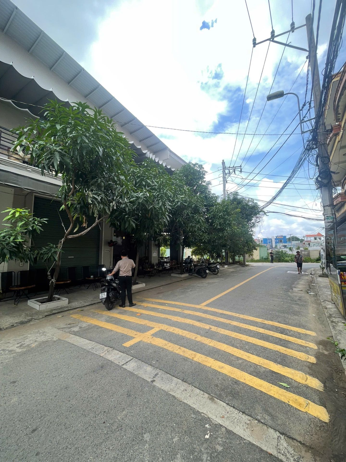 Bán nhà mặt tiền Kênh Tham Lương, 10.64x23.55m, 1 lầu, giá 16 tỷ thương lượng