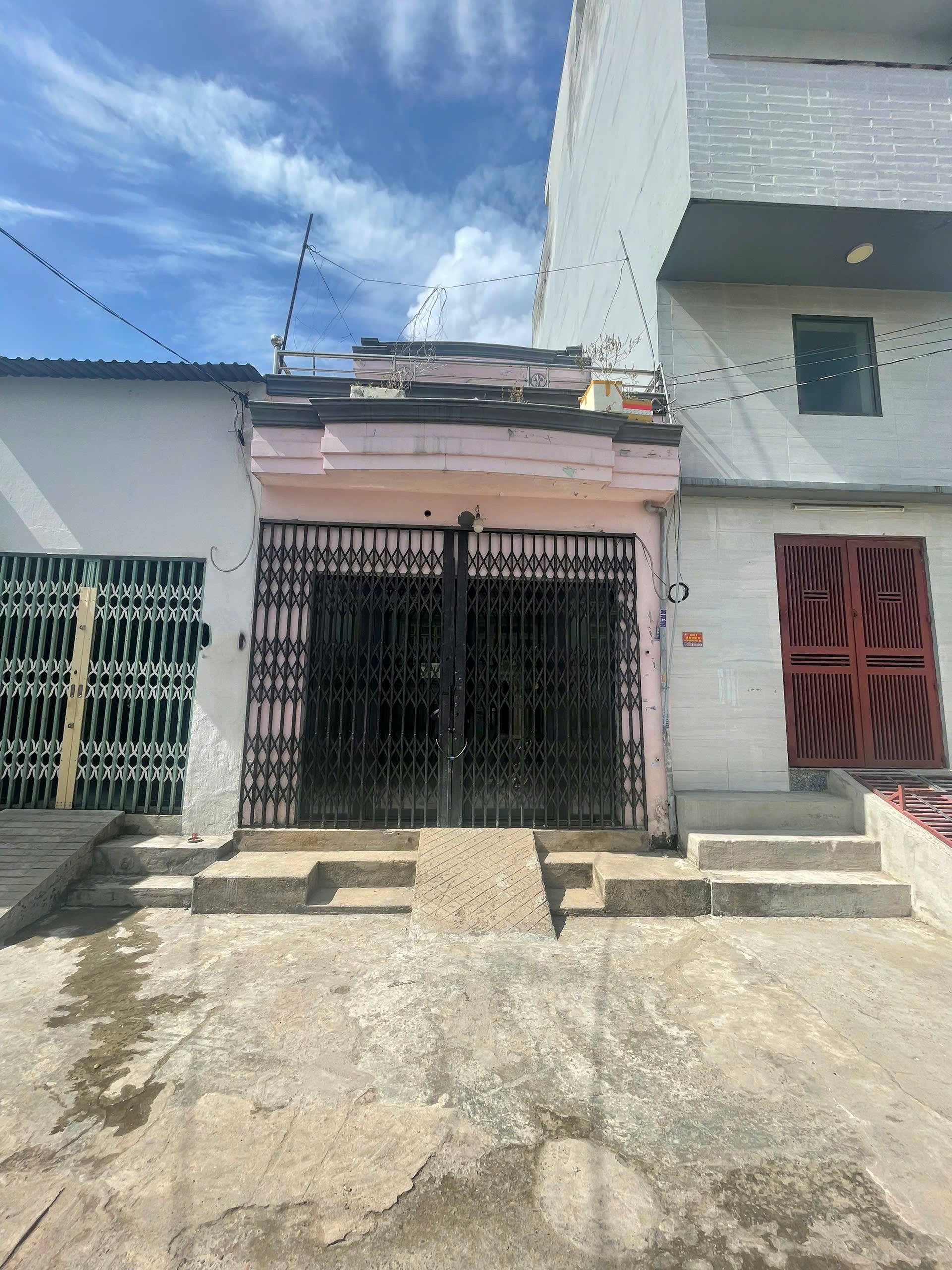 Nhà 1 Lầu Hẻm 6m Hương Lộ 2 - Có Thu Nhập 8 Triệu/Tháng - Chỉ 4.35 Tỷ TL