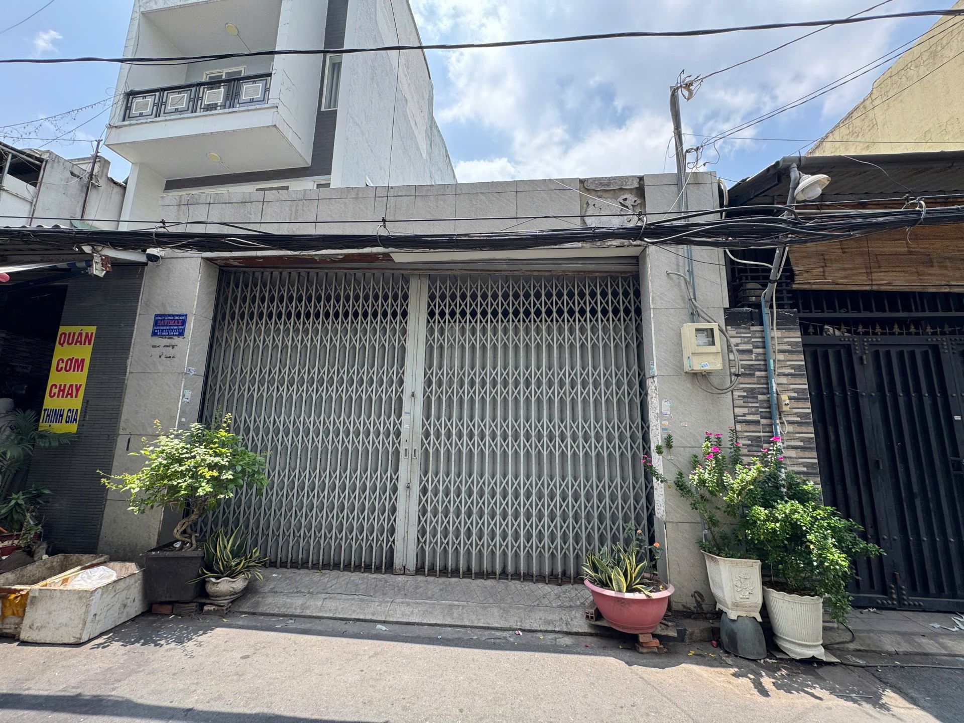 Bán nhà đường Thoại Ngọc Hầu, Phú Thạnh, 5m x 21m, cấp 4, giá 11 tỷ thương lượng • Giá bán: 11 tỷ (