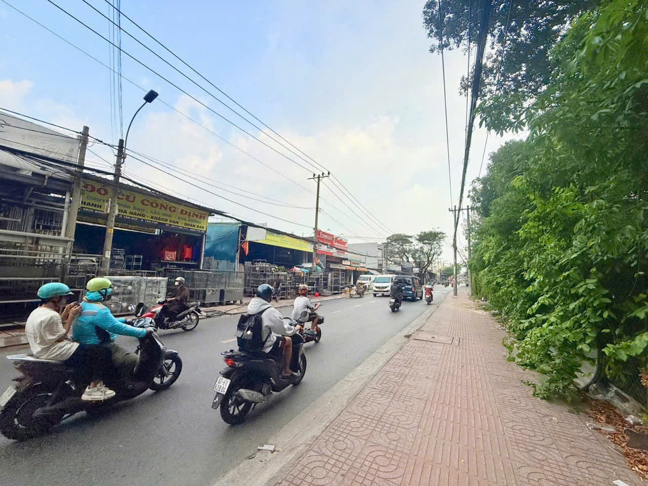 Mặt Tiền BÌNH LONG - Tân Phú - Tiềm Năng Tăng Gía ( 4x48m, Cấp 4 đang cho thuê ) Tài Chính 11 Tỷ