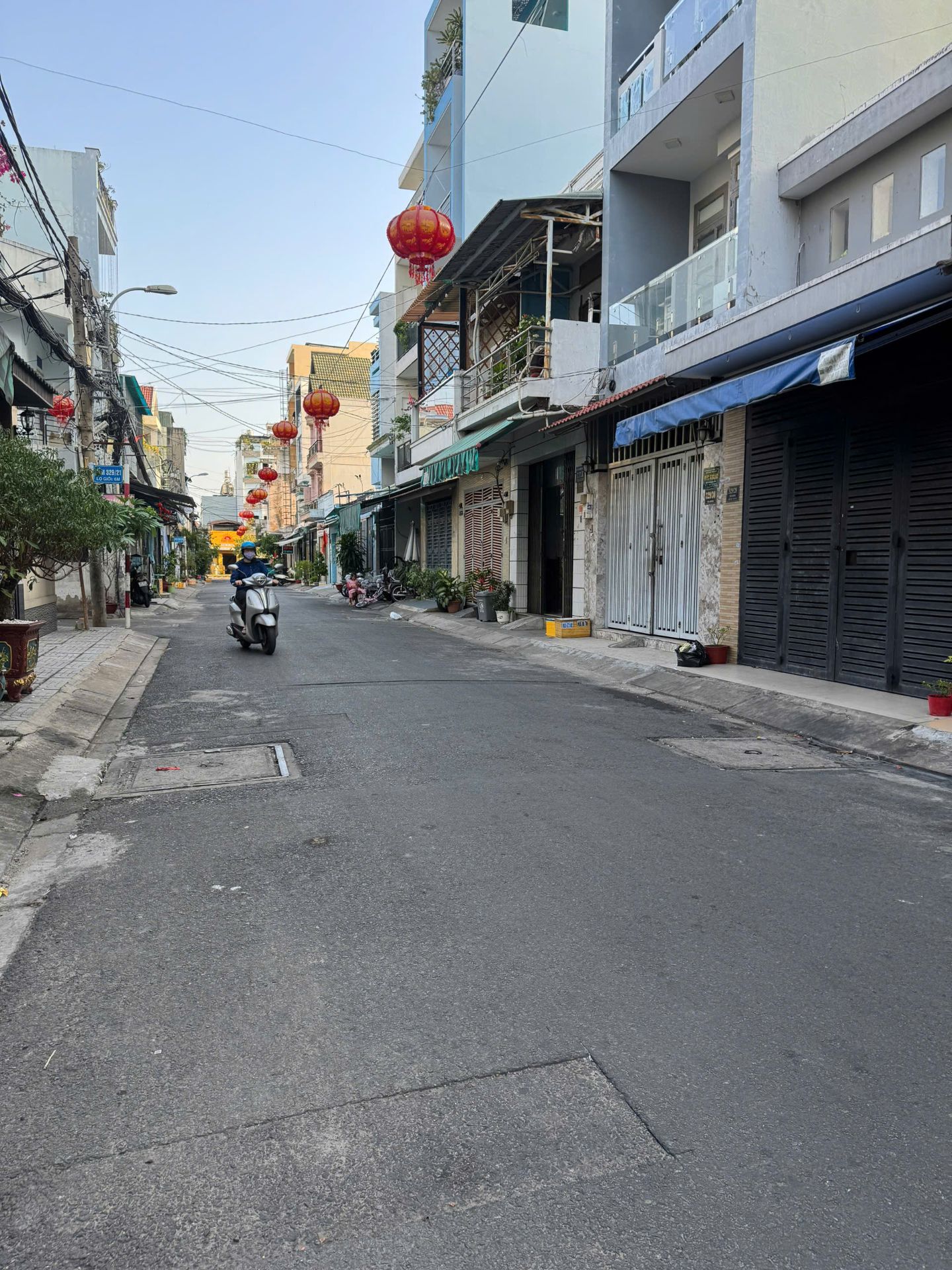 Hẻm thông 8m Tân Hương, gần chợ, tiện ích đầy đủ, DT: 4.4x14m , đúc 3.5 Tấm, Giá: 9.8 tỷ