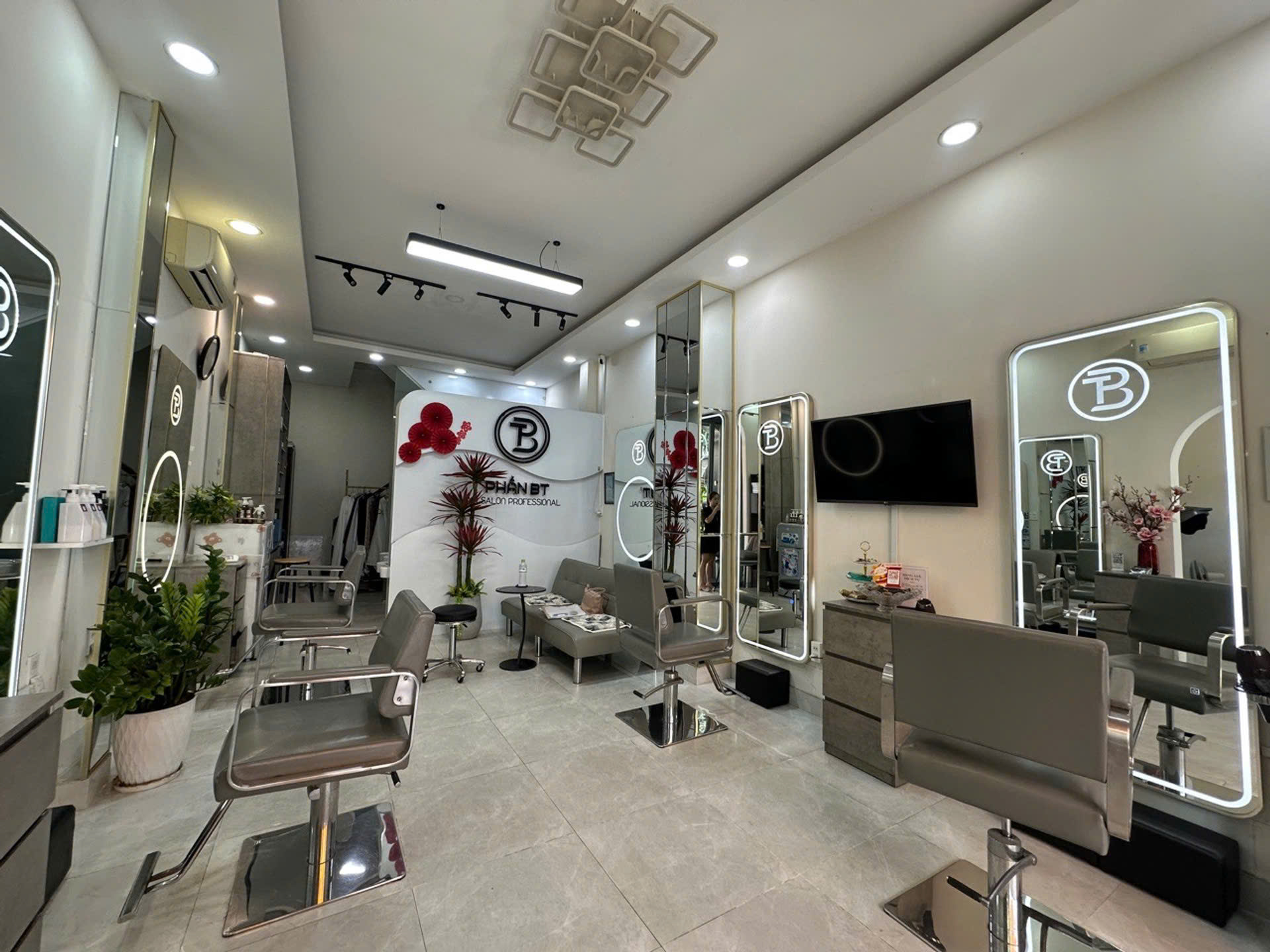 Nhà mặt tiền Thành Công 4 tấm vị trí đẹp cực đẹp chỉ 9,2 tỷ.