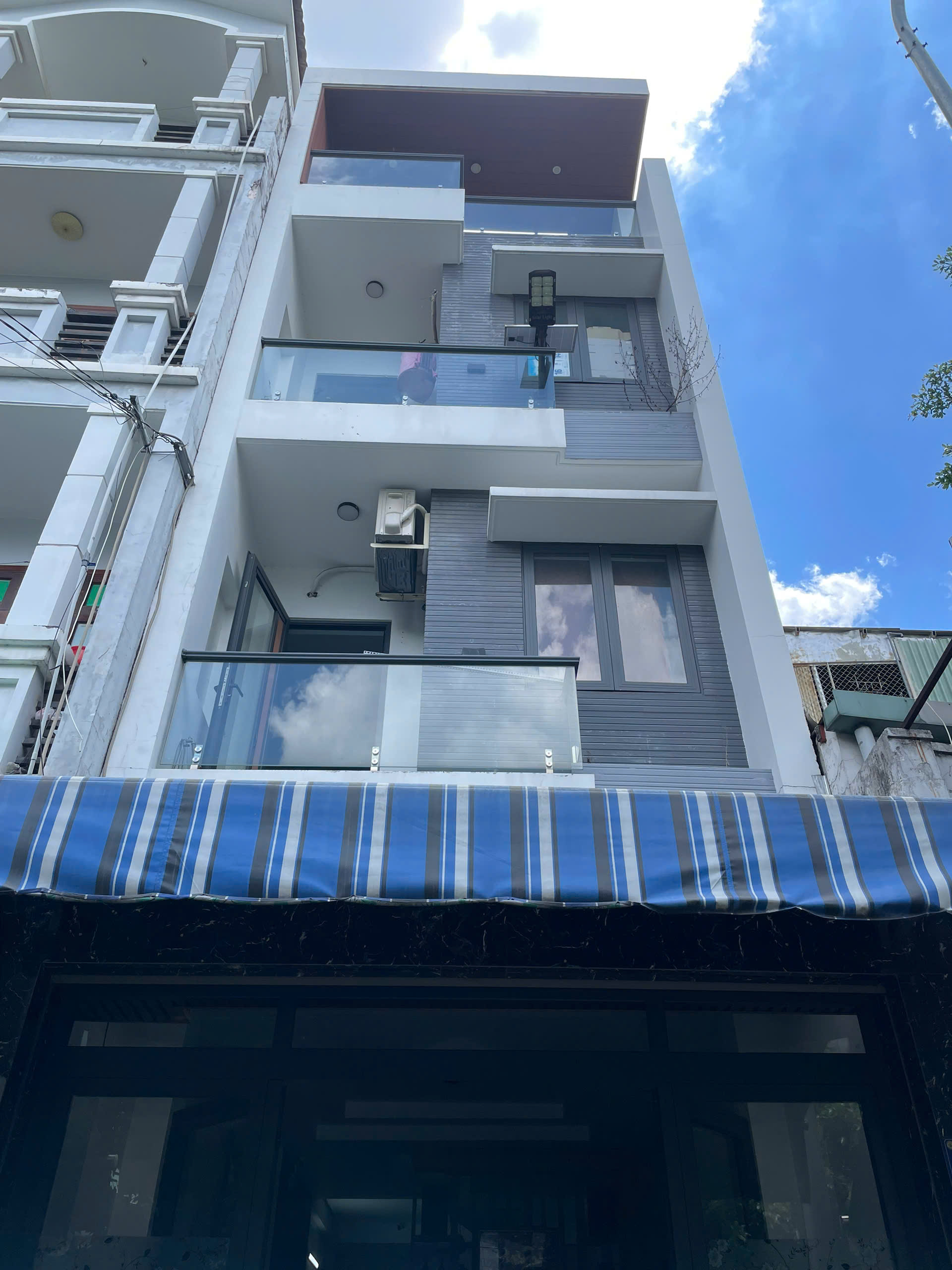 Bán nhanh nhà MTKD đường Hà Thị Đát, 64m2, 2 lầu, ST. Gía: 12.2 tỷ. Lh: 0934196986