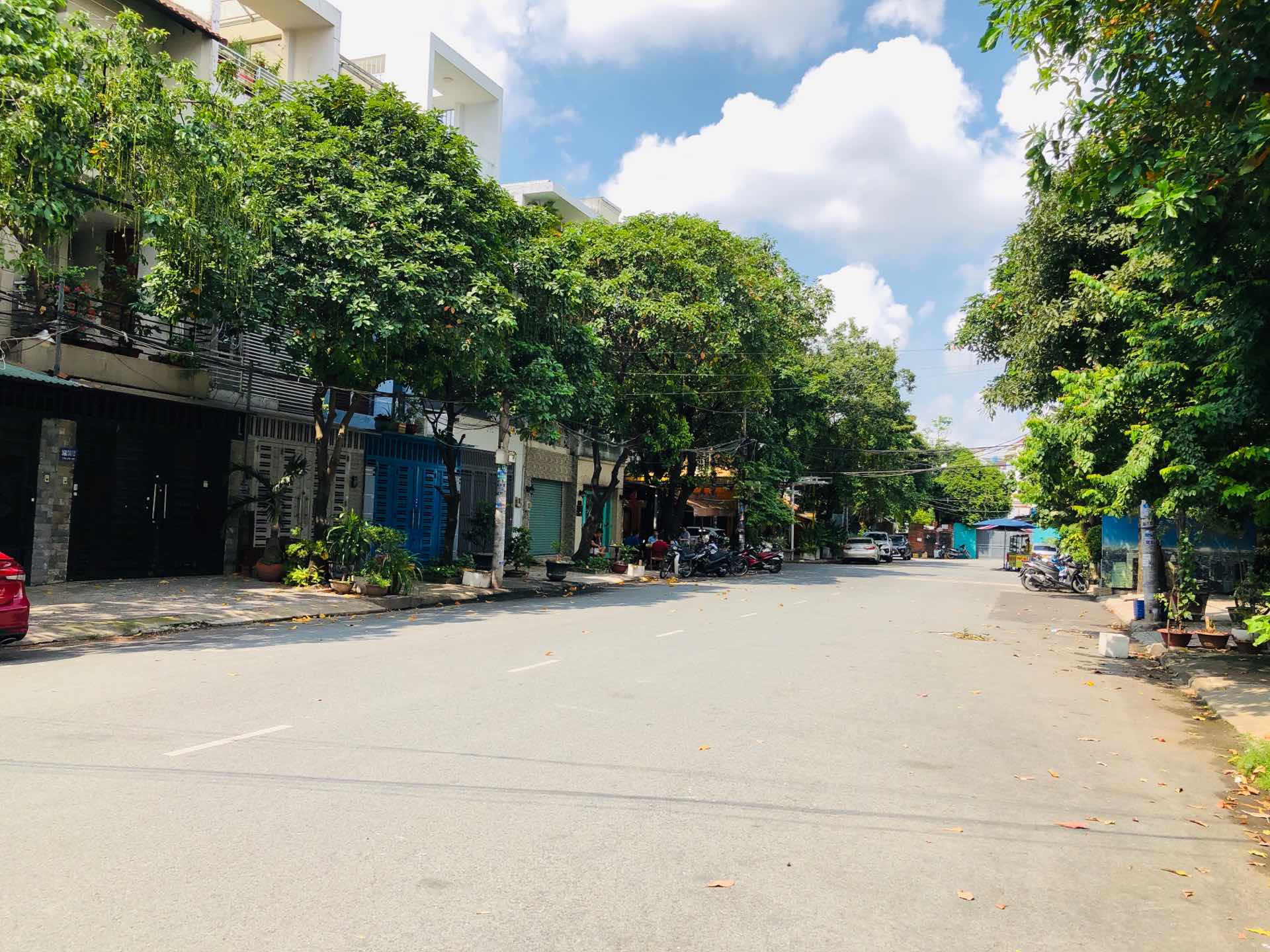 Nhà hẻm nhựa 20m Tân Sơn Nhì, 8x22m, 2 lầu sân thượng, đang cho thuê 50 triệu/tháng, giá 24 tỷ TL