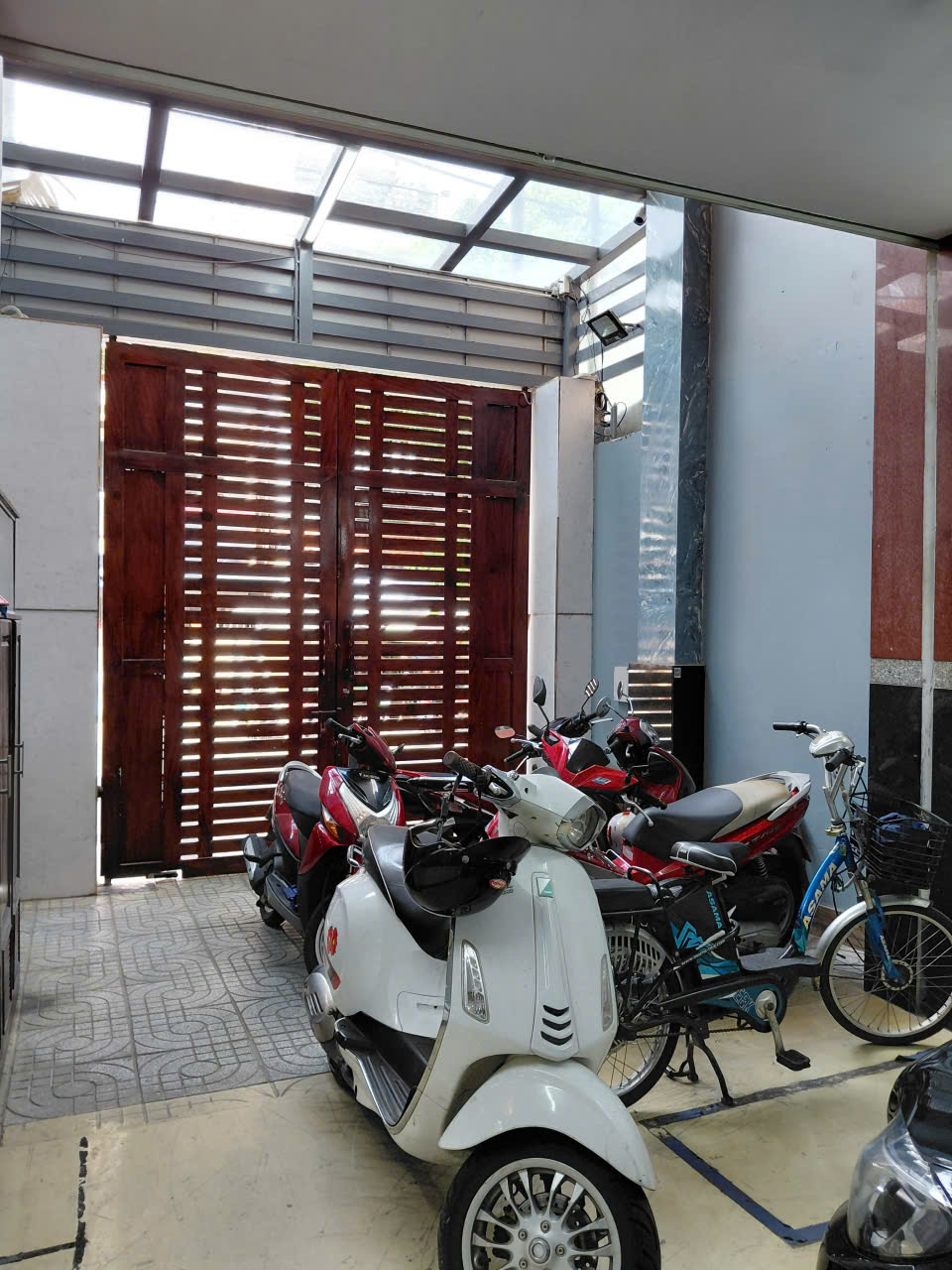 🏠 TOÀ NHÀ LƯƠNG TRÚC ĐÀM NGANG KHỦNG 7.96m - ĐÚC 4.5 TẦNG - GIÁ 35 TỶ 📌 THÔNG TIN CHI TIẾT •