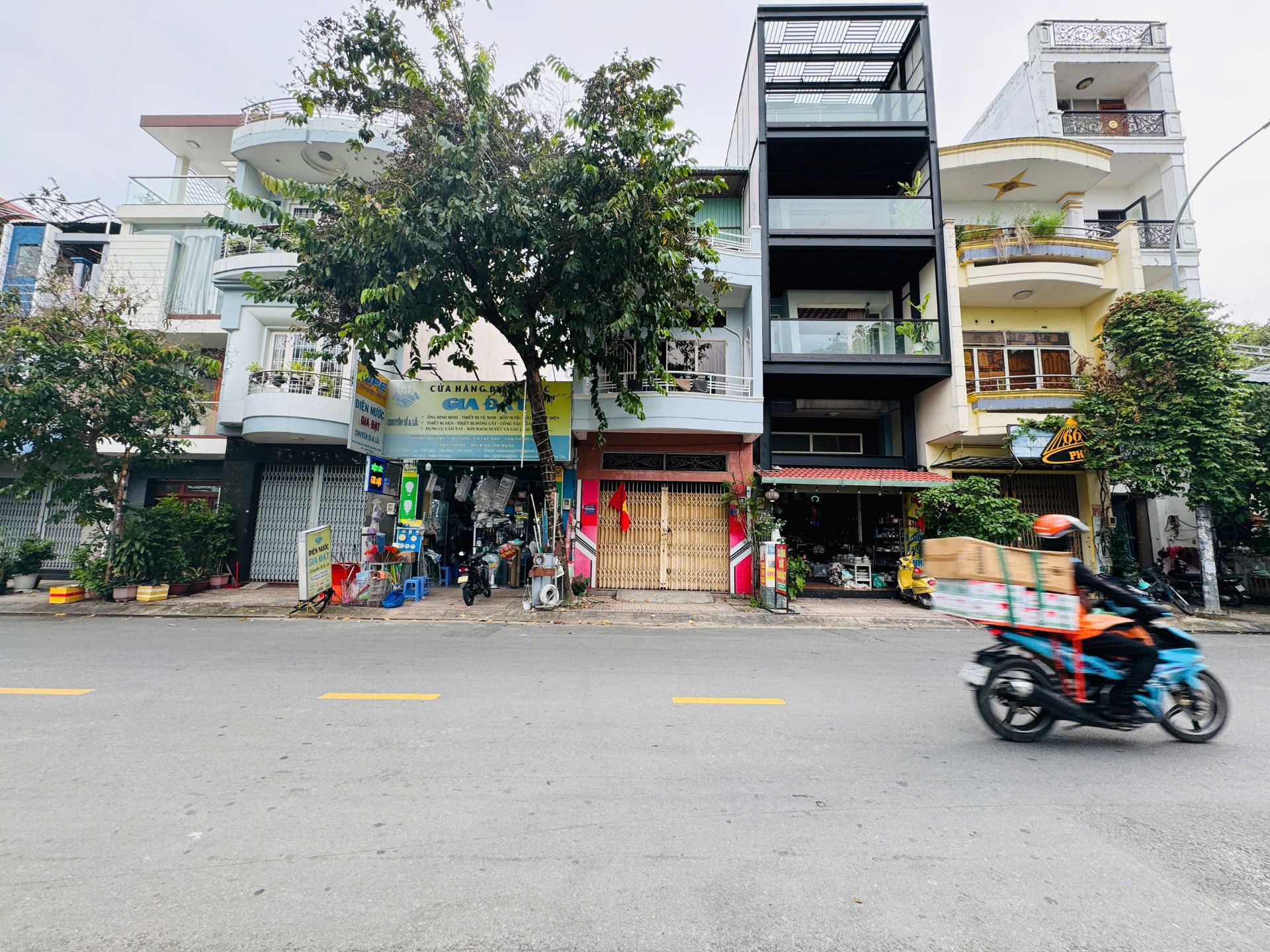 MT Kinh Doanh Độc Lập, 4,5x20m Đúc 2 Lầu Sân Thượng
