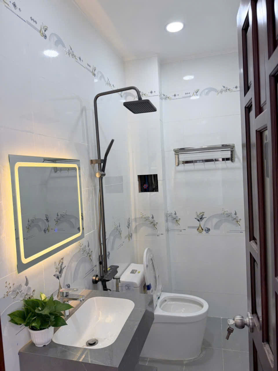NHÀ 2 LẦU GIÁ CHỈ 6.5 TỶ – HẺM NGUYỄN VĂN SĂNG, TÂN PHÚ , DT: 4,4X7M, NHÀ MỚI