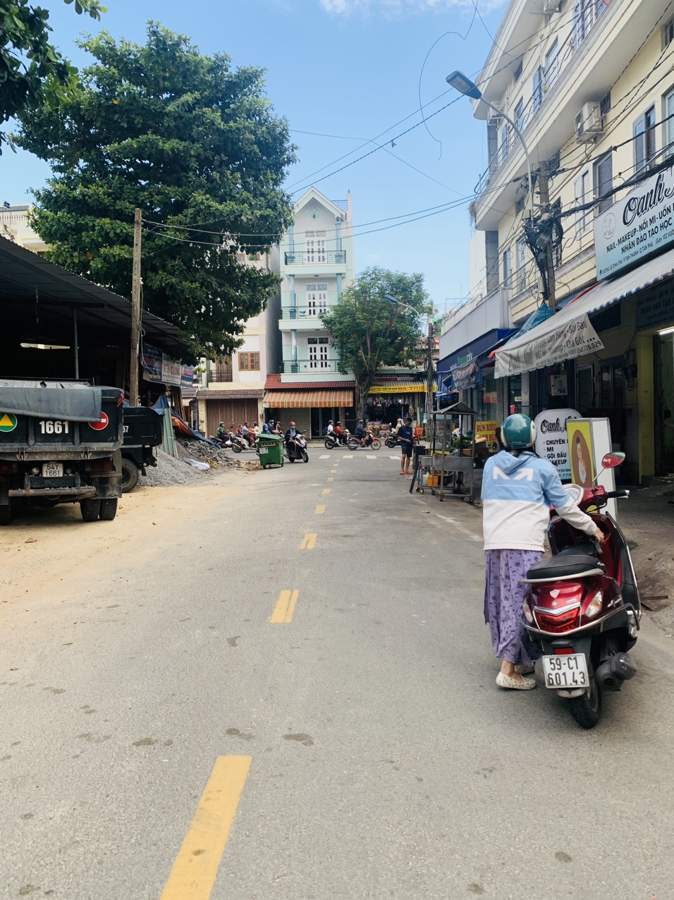Mặt tiền đường Nguyễn Bá Tòng.Diện tích: 4 x 20m (80m²). Kết cấu: Nhà 1 lầu.