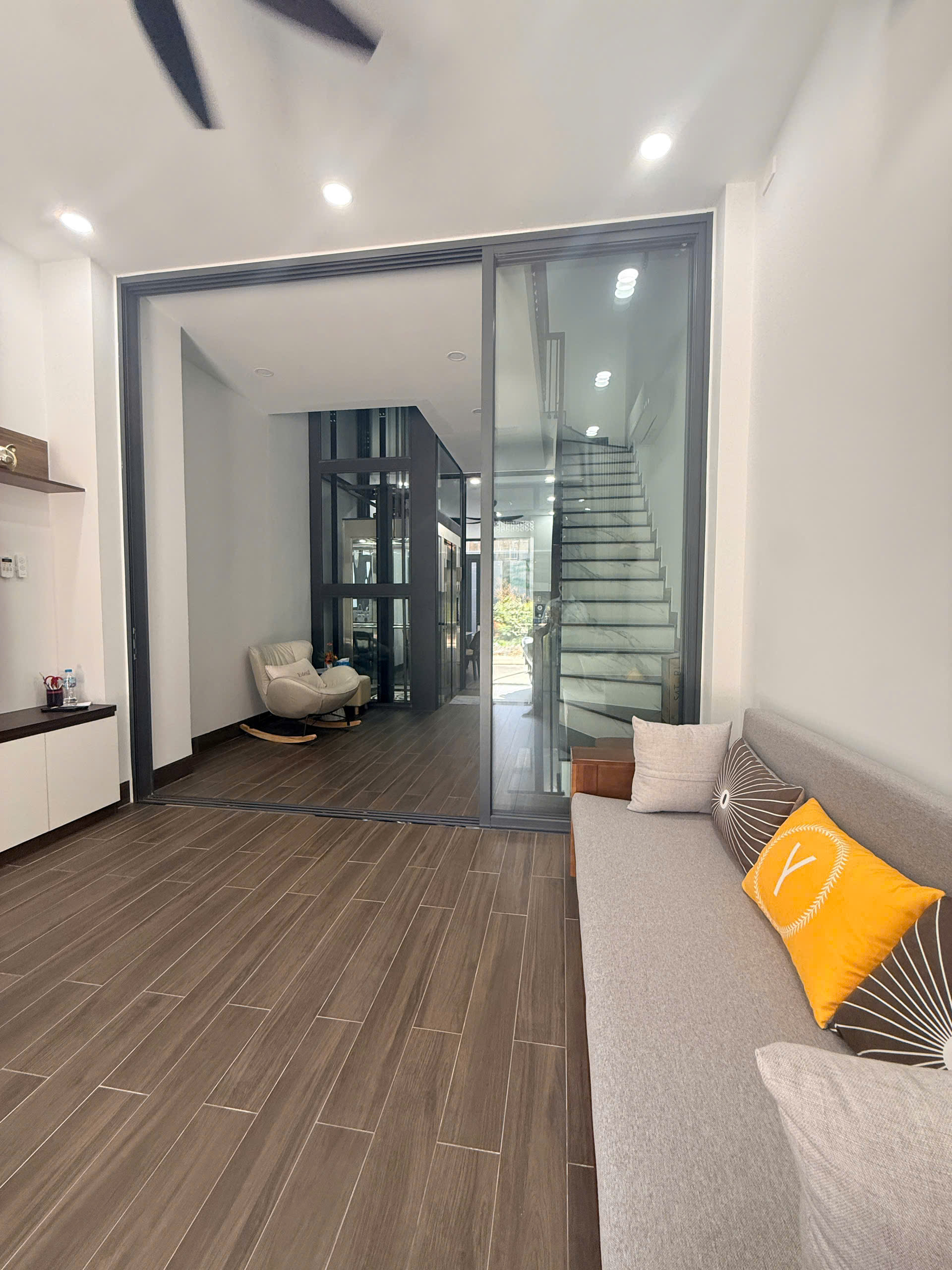 Bán Nhà 3 lầu ST DT: 4x17m Hẻm 2/ Đường Tô Hiệu, P. Hiệp Tân, Giá: 15.8 tỷ