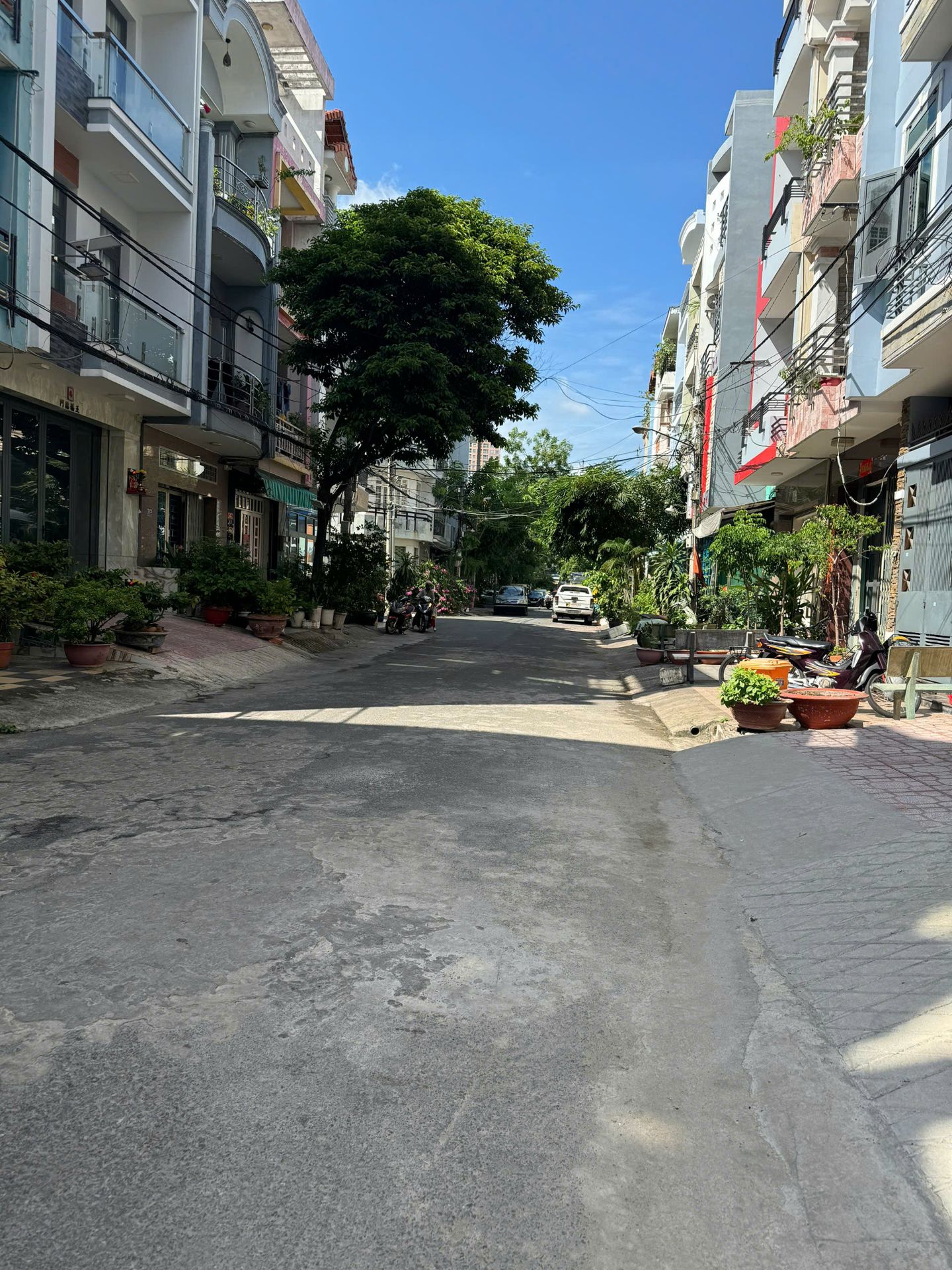 Bán nhà hẻm 12m đường Lương Thế Vinh, DT 4.4x16m,Cấp 4.Gần công viên.Giá 7,6 tỷ