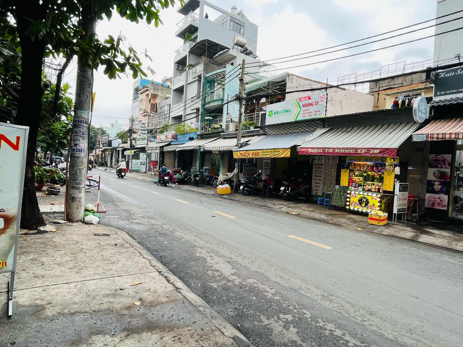 Bán Nhà Cấp 4 DT: 8x13.7m MT Đường Huỳnh Thiện Lộc, P. Hòa Thạnh, Giá: 20 tỷ