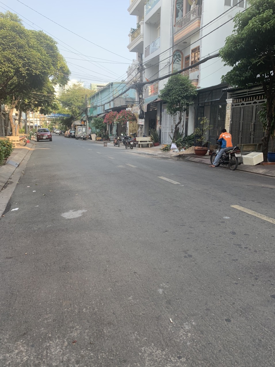 Mặt tiền đường Lê Niệm. Diện tích: 4.5 x 18m. Nhà cấp 4
