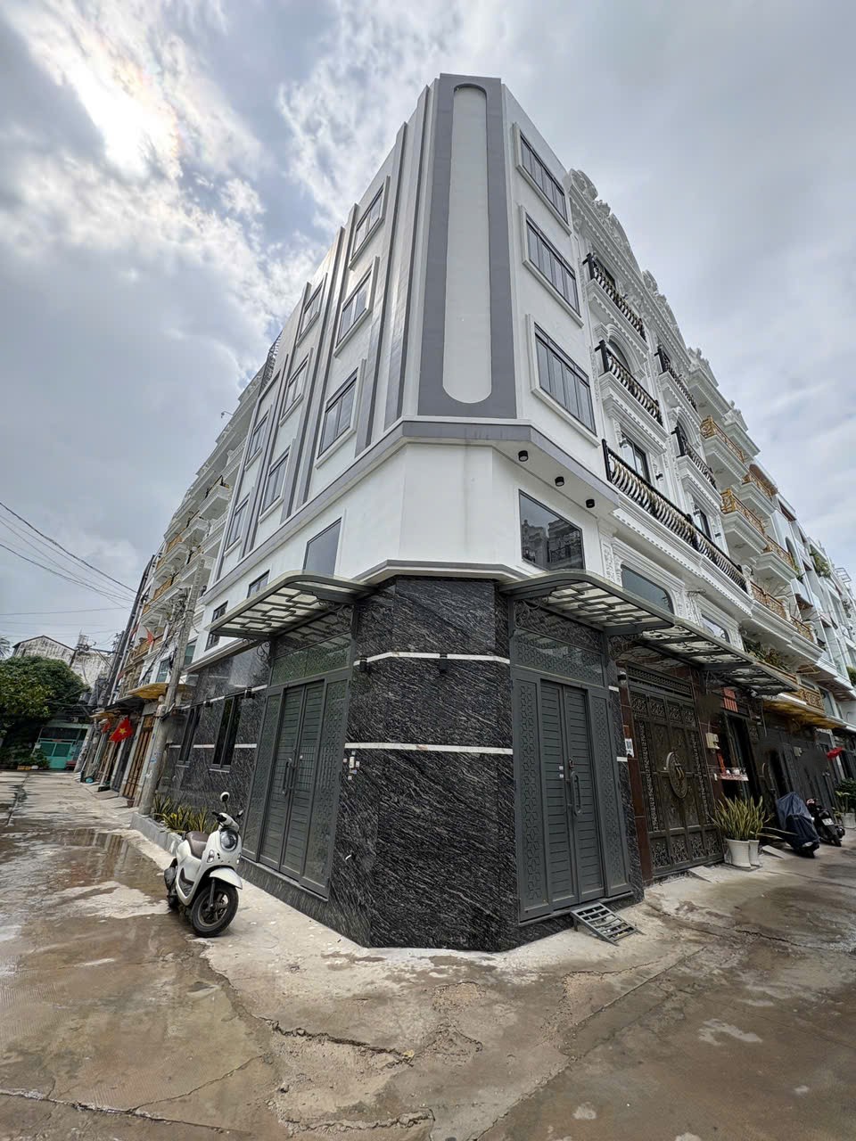 BÁN NHÀ GÓC 2MT HXH HƯƠNG LỘ 2 – 4,56x12M – ĐÚC 4,5 TẤM – HẺM 5M THÔNG – 7,9 TỶ TL