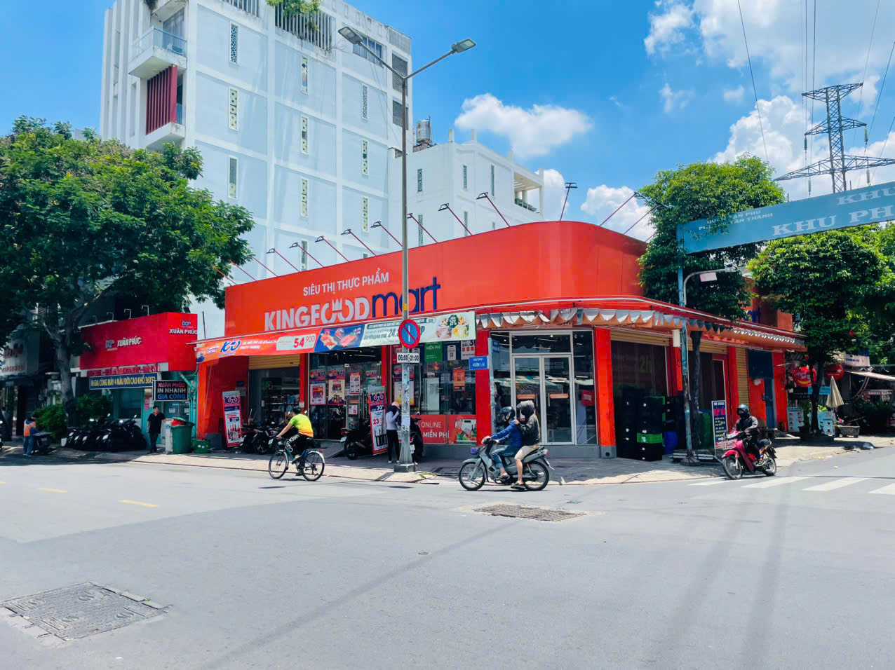 Giảm 3 tỷ bán: Góc ngã 3 Vườn Lài - Phan Đình Phùng. DT: 15x16m, cấp 4 có sẵn HĐ thuê 100 tr/th