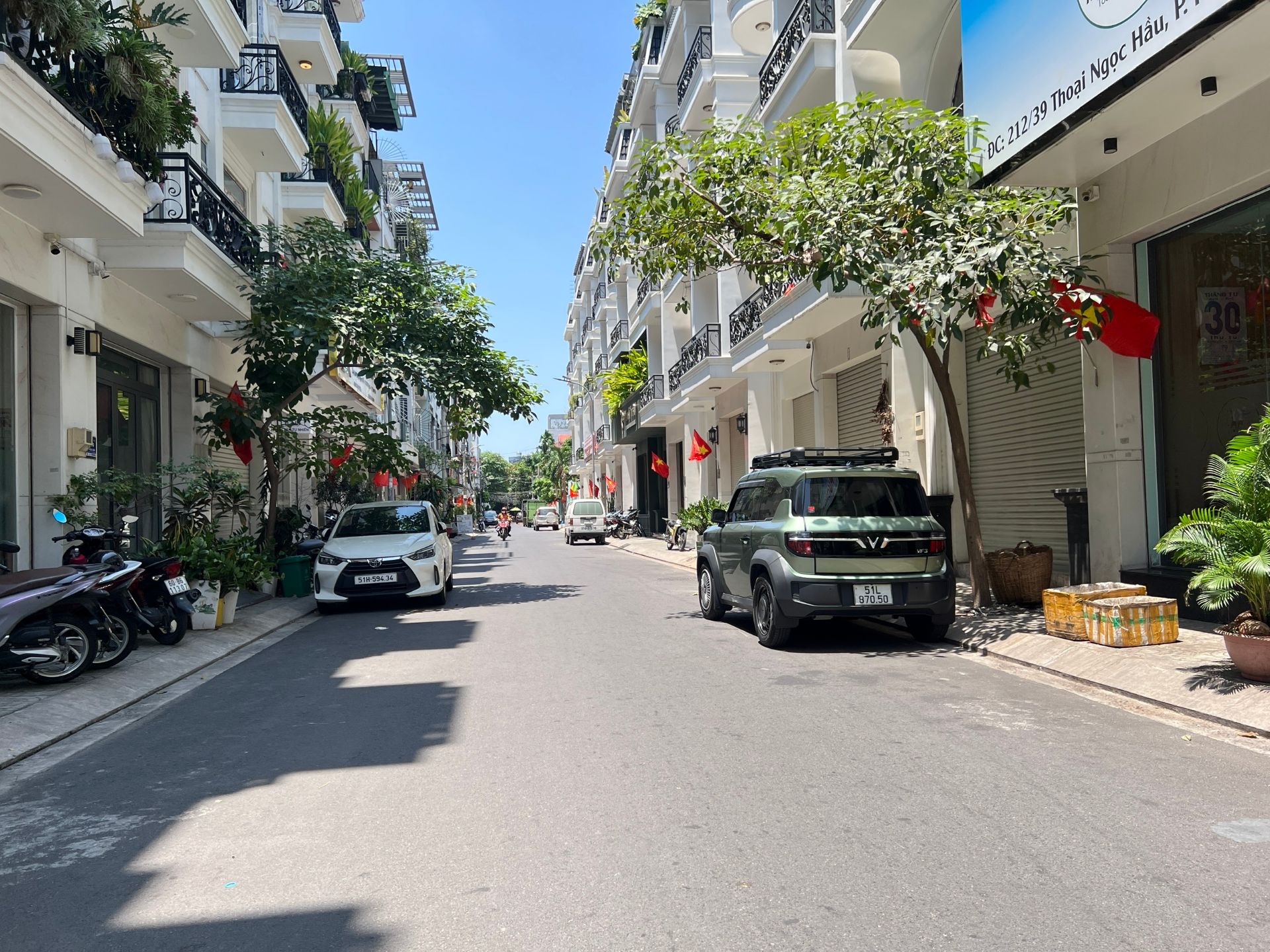 BÁN NHÀ HẺM VIP 57 NGUYỄN SƠN DT 8x18M GIÁ 18,8 TỶ TL.