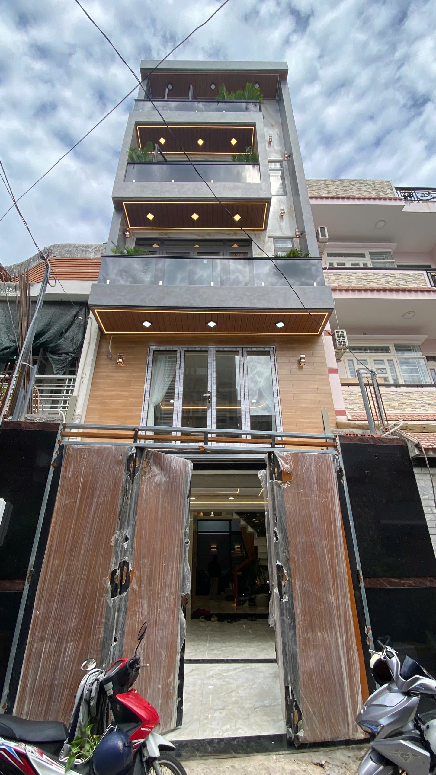 BÁN NHÀ 1 SẸC LIÊN KHU 10-11 – 5x16M – 4,5 TẤM CÓ THANG MÁY – HẺM 5M THÔNG – 10,5 TỶ