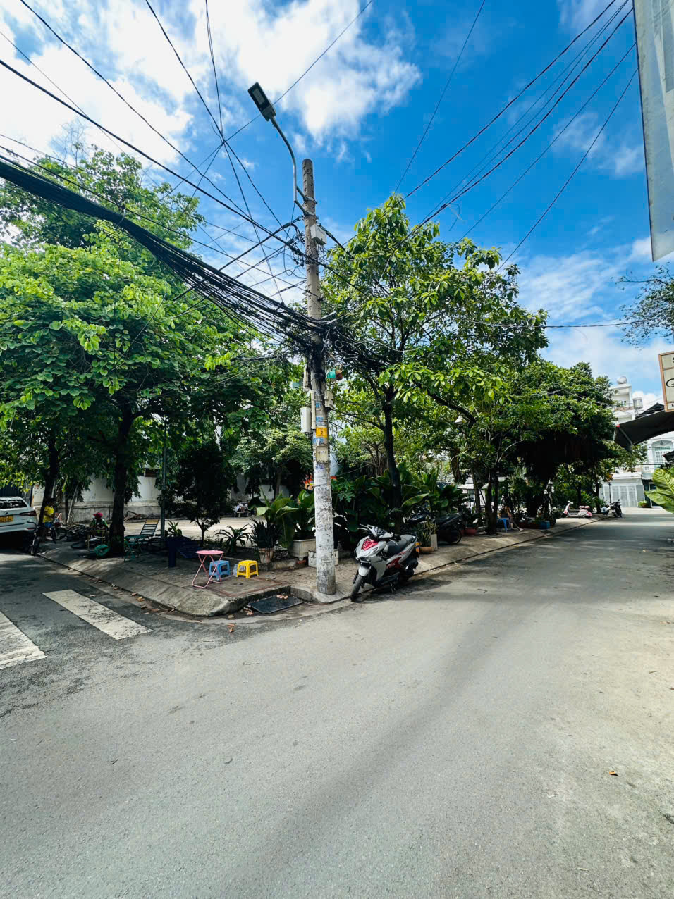 NHÀ WIEW CÔNG VIÊN ĐƯỜNG NGUYỄN QUÝ ANH-P.TÂN SƠN NHÌ, LỬNG+2 LẦU+ST, DT: 4.5X9M, GIÁ: 8.8 TỶ