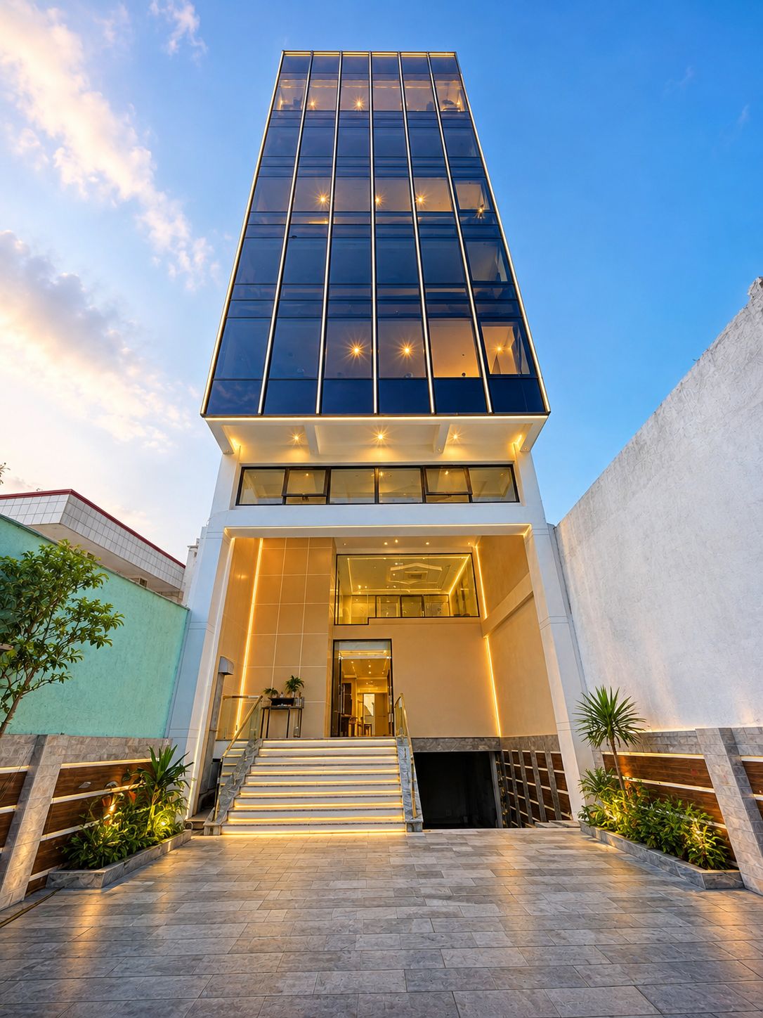 🏢 TÒA NHÀ 9 TẦNG - KHU VỰC KINH DOANH ĐẮC ĐỊA ĐƯỜNG HƯƠNG LỘ 2 . GIÁ 3,X TỶ THƯƠNG LƯỢNG