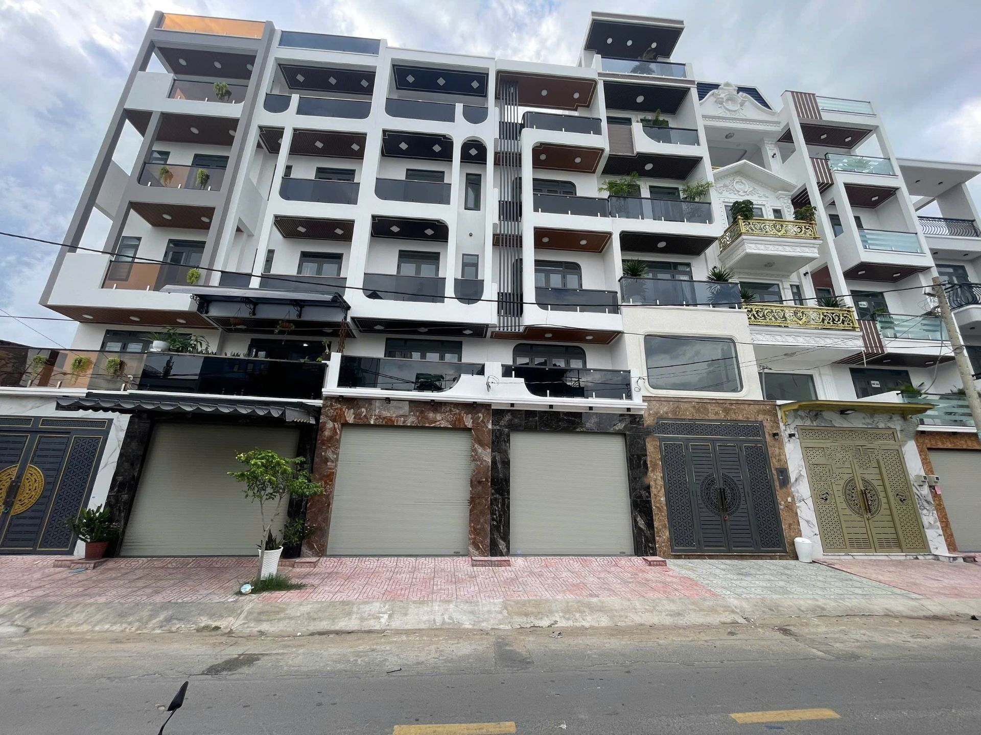 MT ẤP CHIẾN LƯỢC – 64M² – 1 TRỆT 1 LỬNG 3 LẦU – ĐƯỜNG 12M CÓ LỀ – 10.2 TỶ