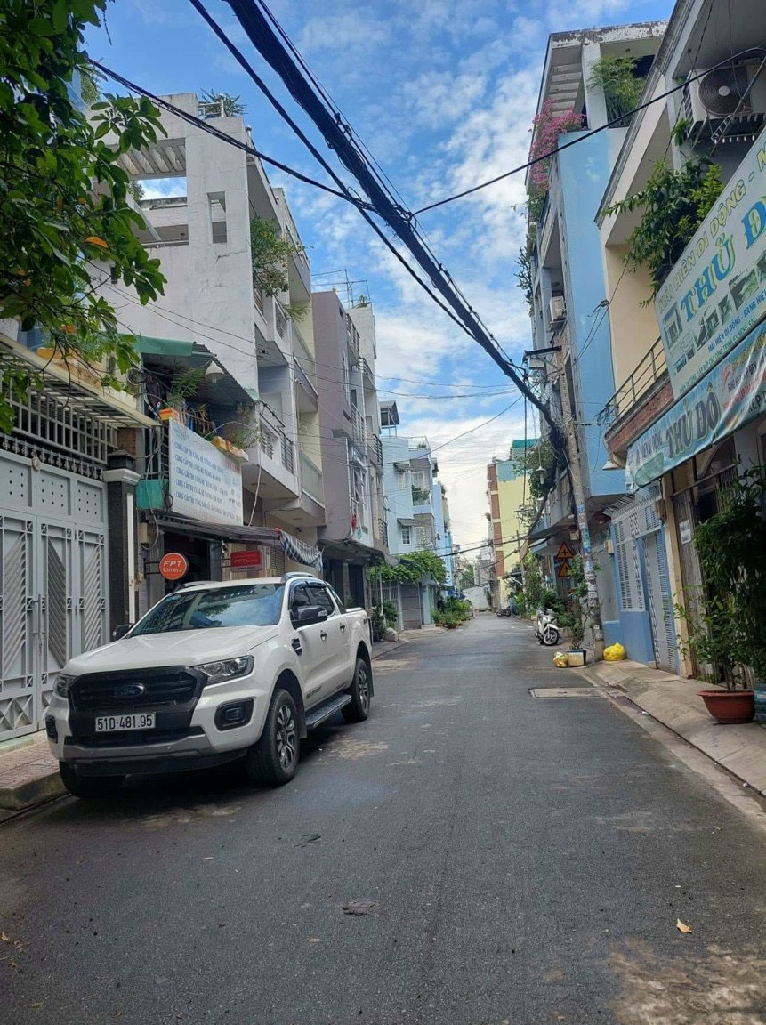 Mặt tiền nội bộ phường Tân Sơn Nhì gần Lê Đình Thám Dt 4mx20m cấp 4 giá 6,7 tỷ