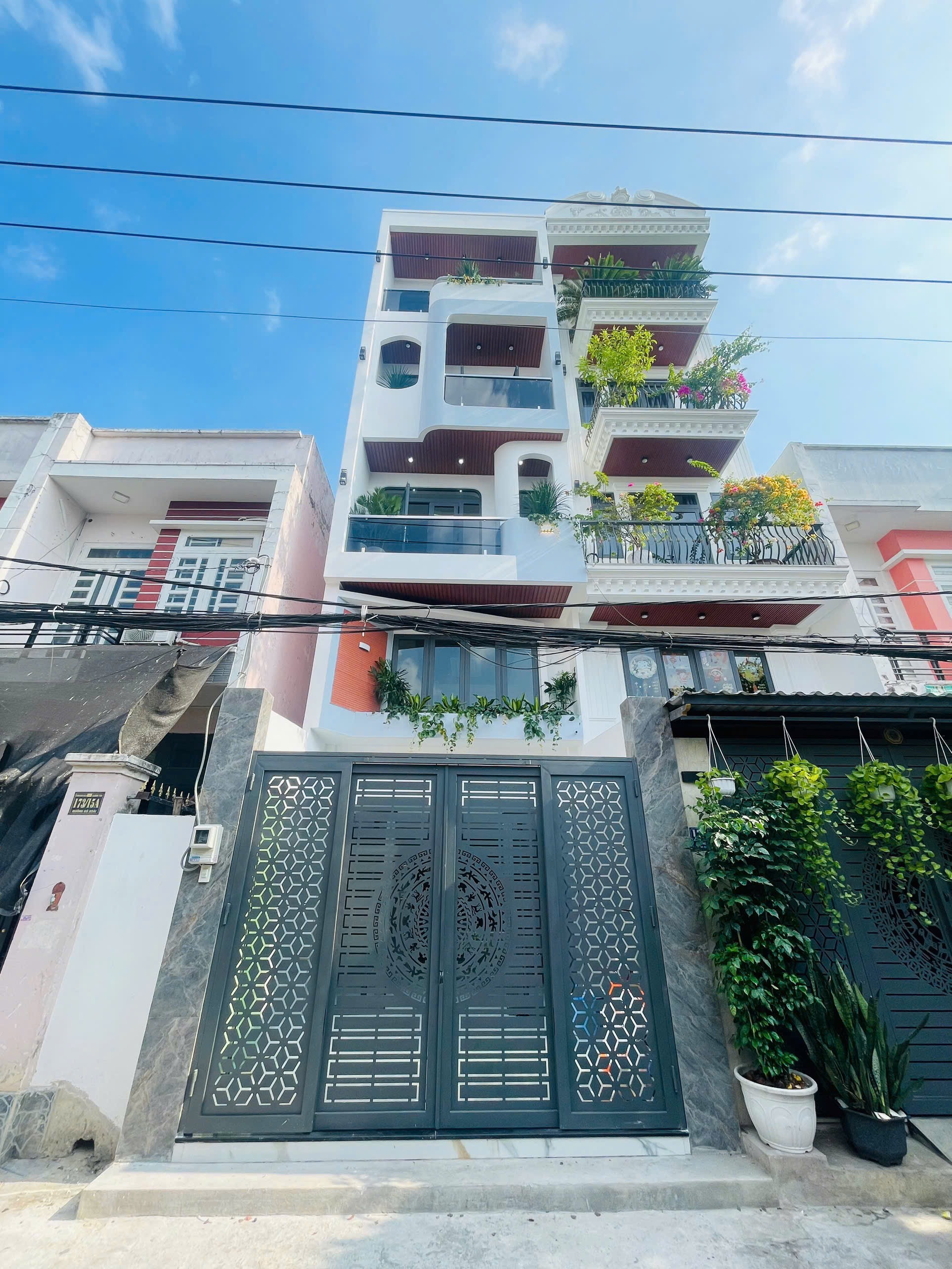 📍Nhà xây mới 100% hiện đại siêu đẹp DT:4x16 - 5 tầng 4PN 6WC full NT HxH giá 8T5 TL mạnh ạ 🥰