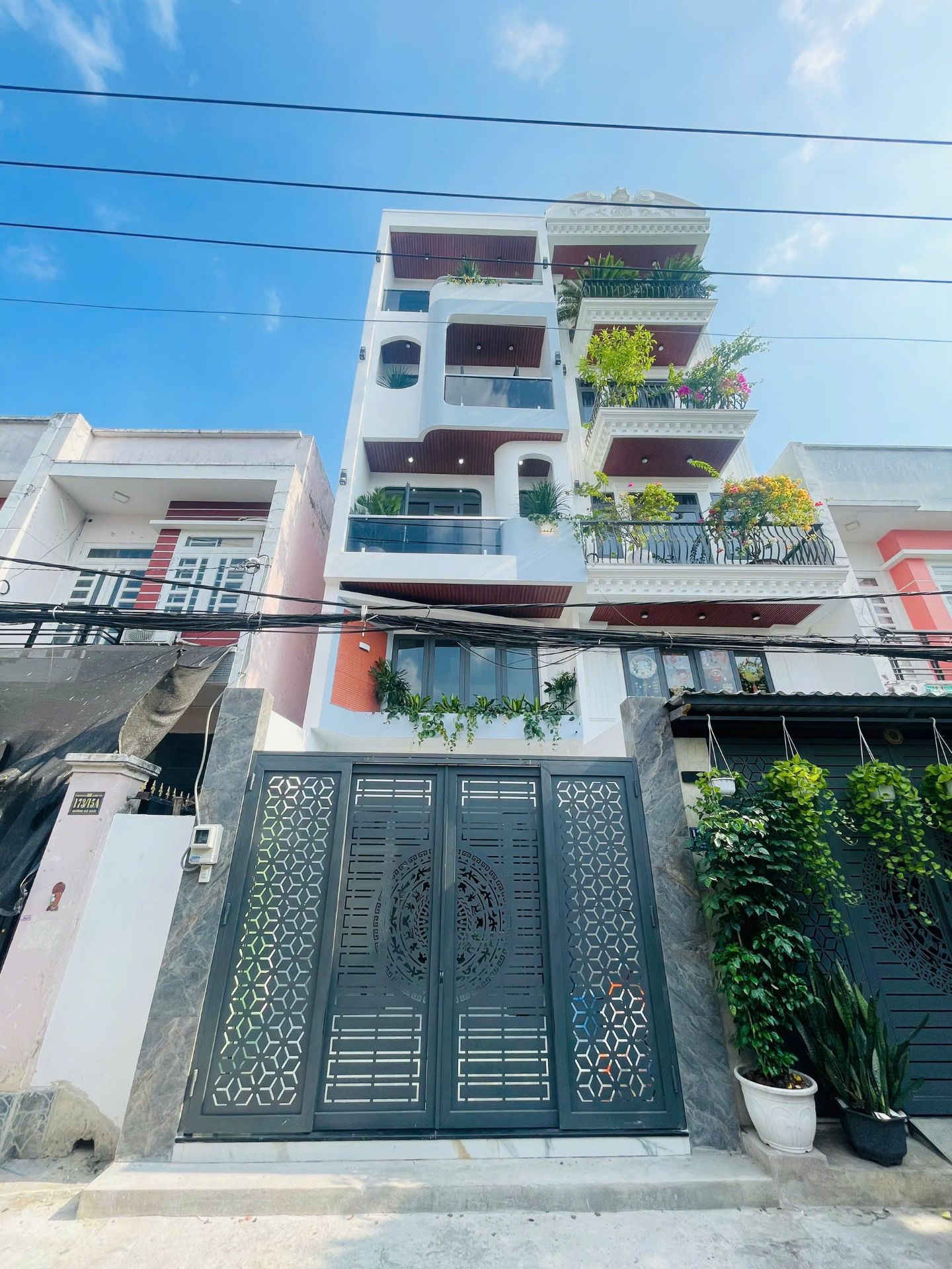 📍Nhà xây mới 100% hiện đại siêu đẹp DT:4x16 - 5 tầng 4PN 6WC full NT HxH giá 8T7 TL mạnh ạ 🥰