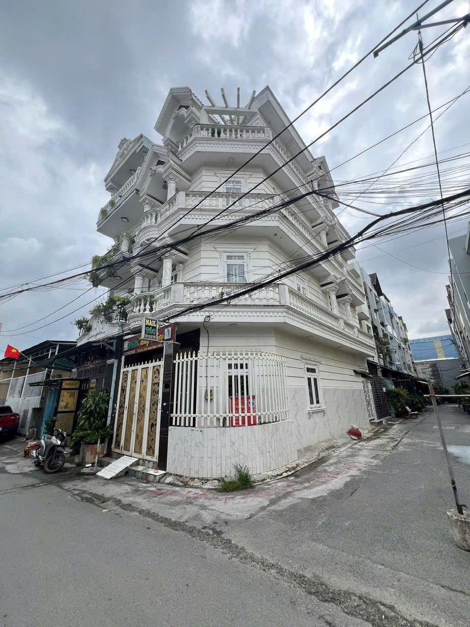 📍C.c ngộp lắm r A/c ạ cần bán gấp nhà HxH , DT: 5.3x13.5 - 4 tầng full NT giá 6.8 Tỷ TL tốt 🔥