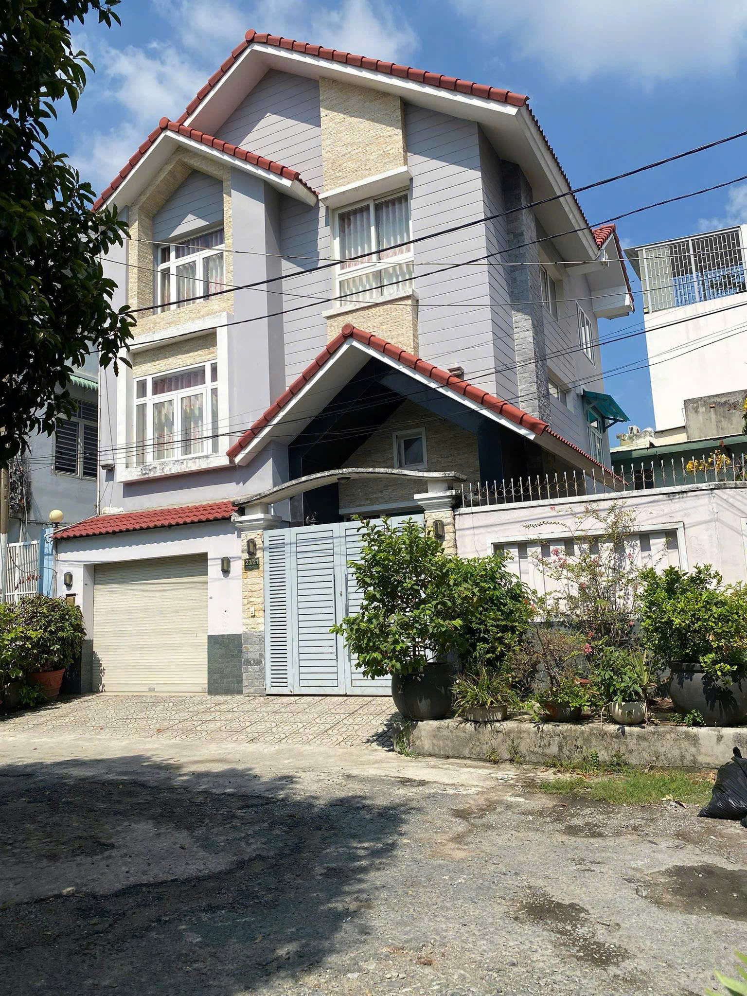 Biệt thự hẽm 1/ Dương Đức Hiền ( 13x12m) , 2 lầu,hẽm xe hơi 1/ . Giá 17,5 tỷ