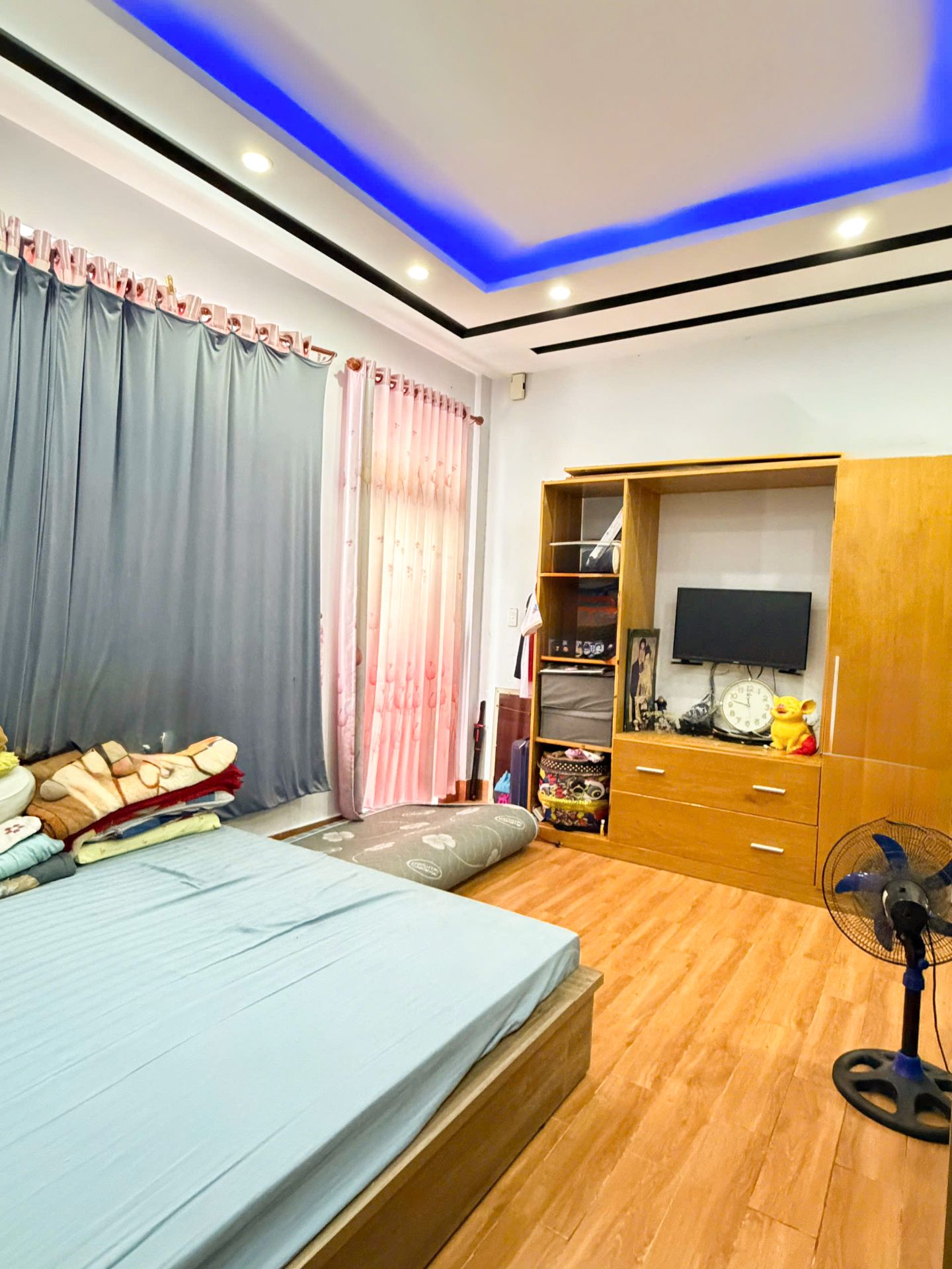 Bán gấp nhà 1 lầu, sân thượng, 5m x 15m, hẻm 5m, 3 phòng ngủ. Gía: 6.95 tỷ.