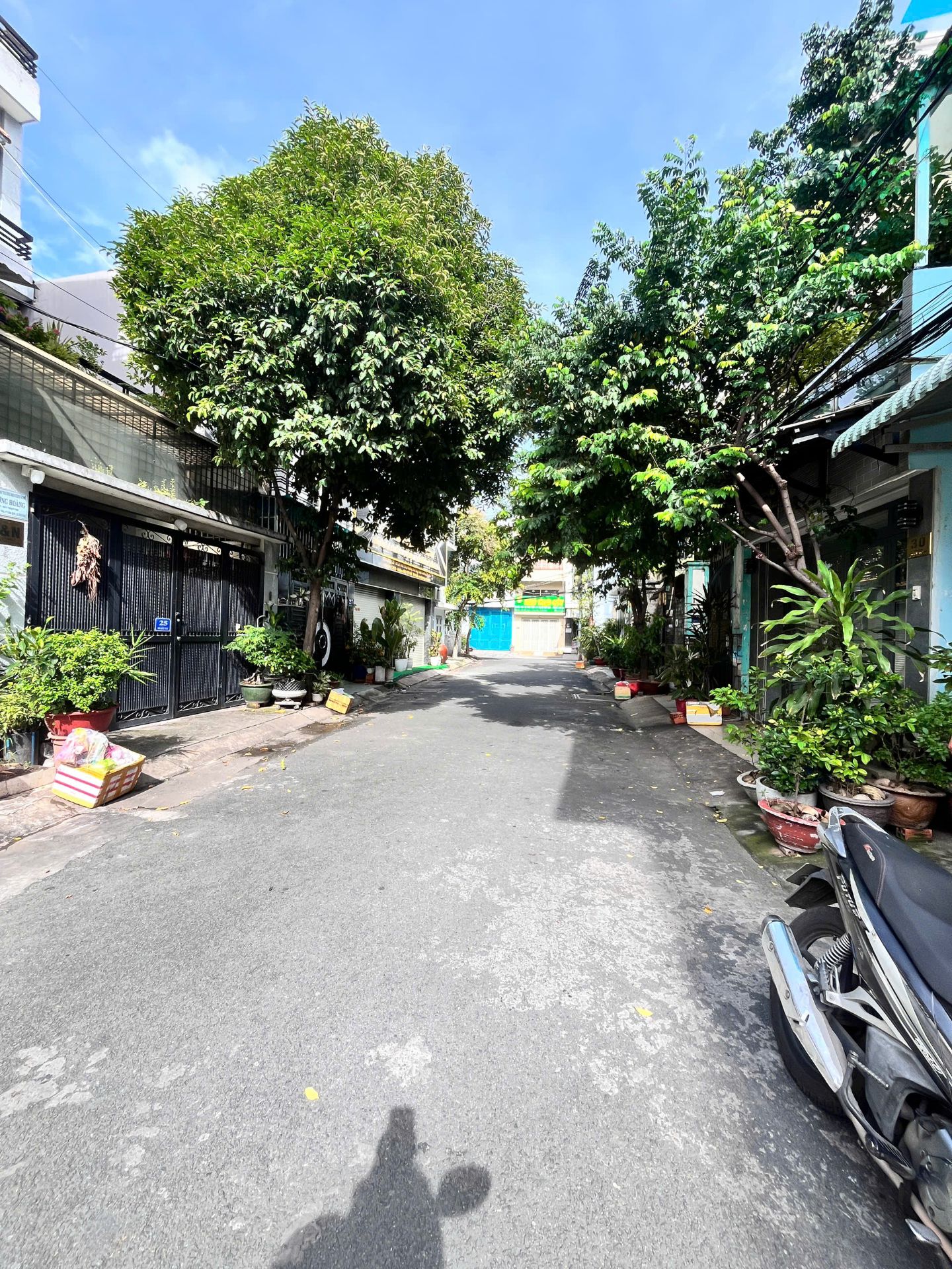 BÁN NHÀ HẼM 19 NGUYỄN CỬU ĐÀM ( 9X30M) CẤP 4,HẼM RỘNG 8M THẲNG