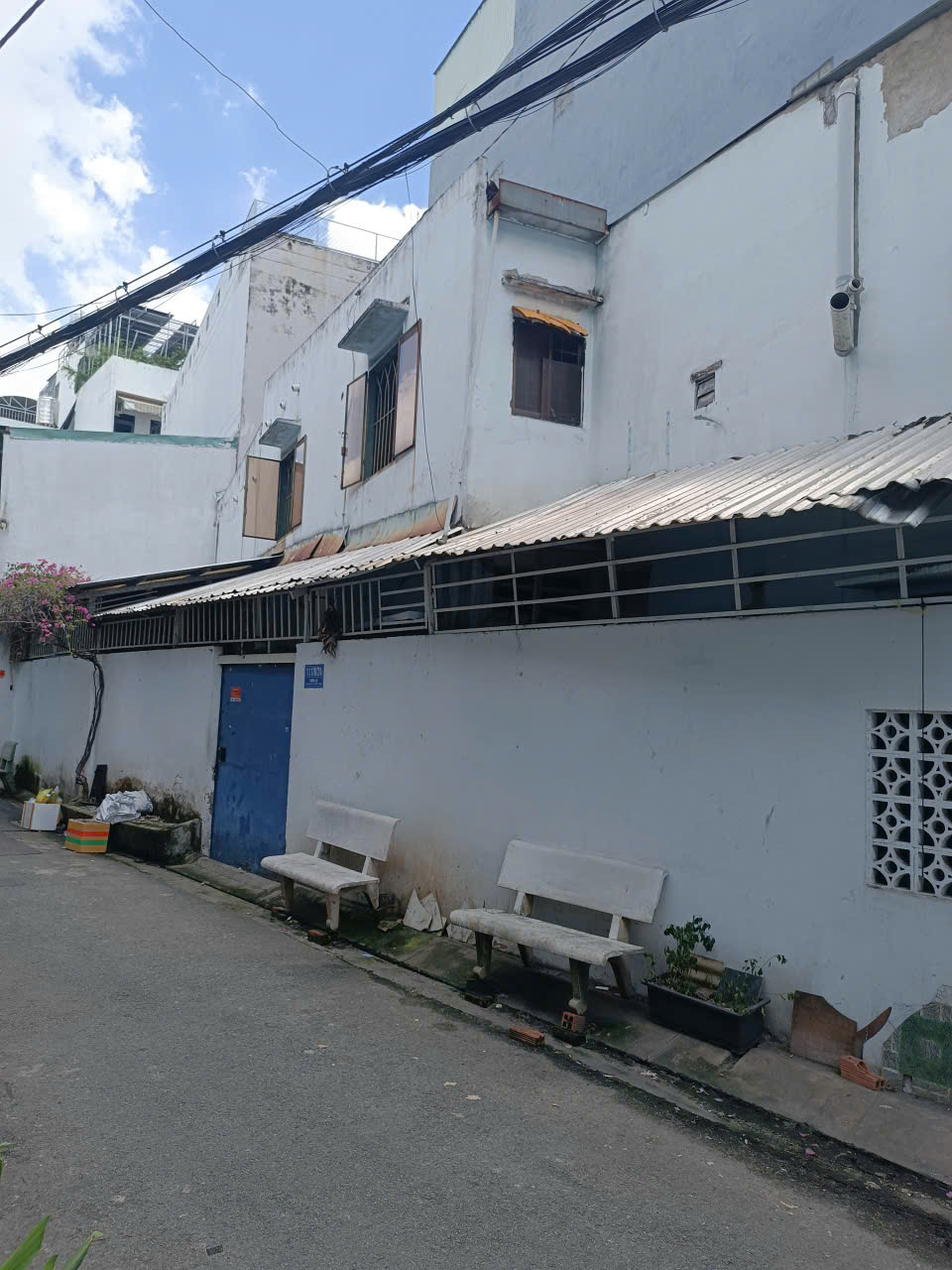 Nhà căn góc Vườn Lài Tân Phú - DT: 47m2, Cấp 4, Hẻm thông 6m, Giá: 5.2 tỷ TL