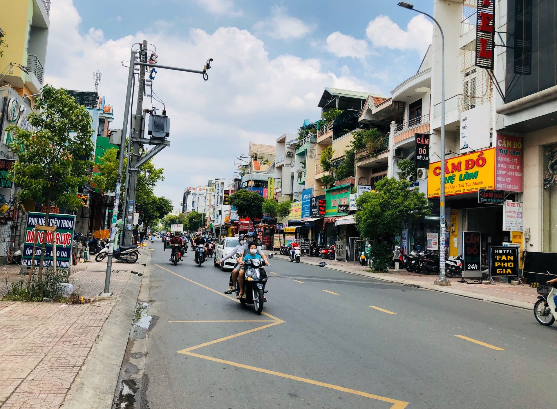 Bán nhà mặt tiền đường Gò Dầu (đoạn sát Tân Sơn Nhì); Ngang 8m dài 14m, giá 17 tỷ