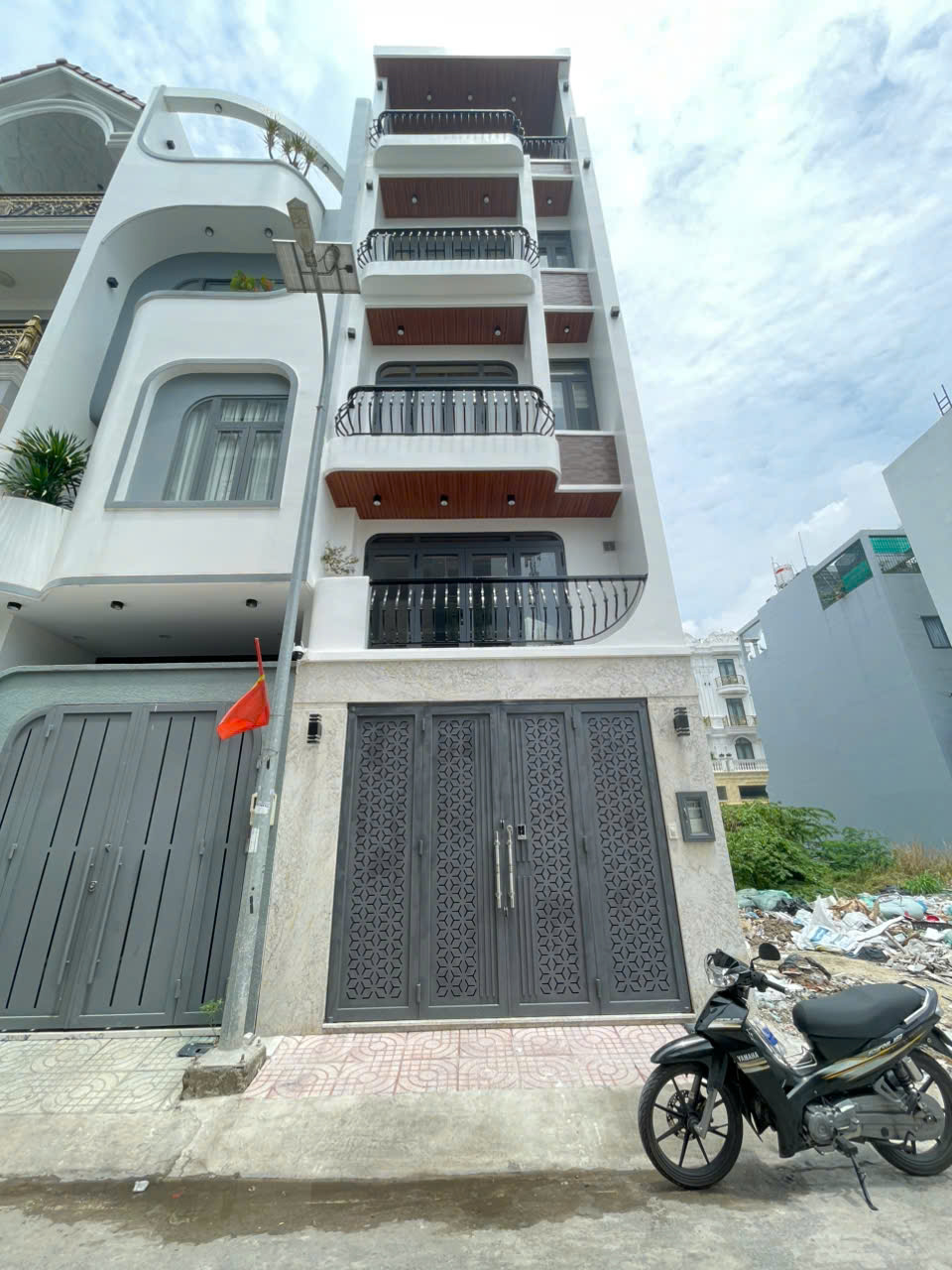 NHÀ ĐẸP KHU HOA SỨ – ĐƯỜNG 26 THÁNG 3, BHH-DT: 4X14M, LỬNG+3 LẦU, GIÁ: 8.4 TỶ TL