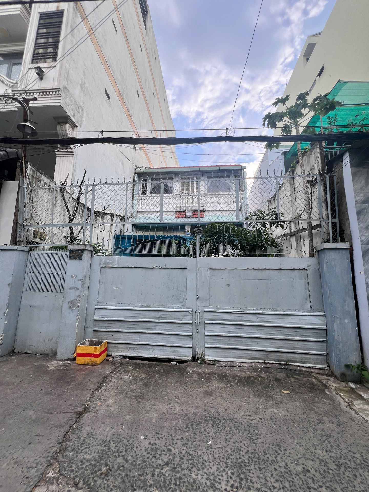 chủ giảm giá mạnh từ 23 tỷ xuống 11 tỷ.Nhà hẽm Lê Ngã,P Phú Trung ( 6x30m),cấp 4