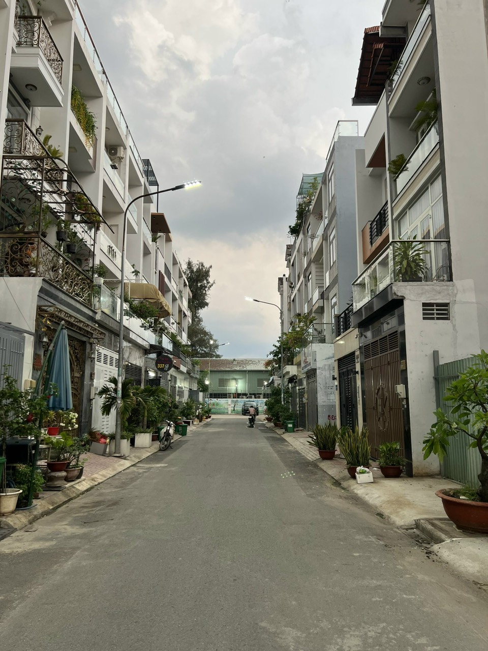 BÁN NHÀ ĐỖ THỪA LUÔNG. DT 5X20. NHÀ LỬNG 3 LẦU SÂN THƯỢNG