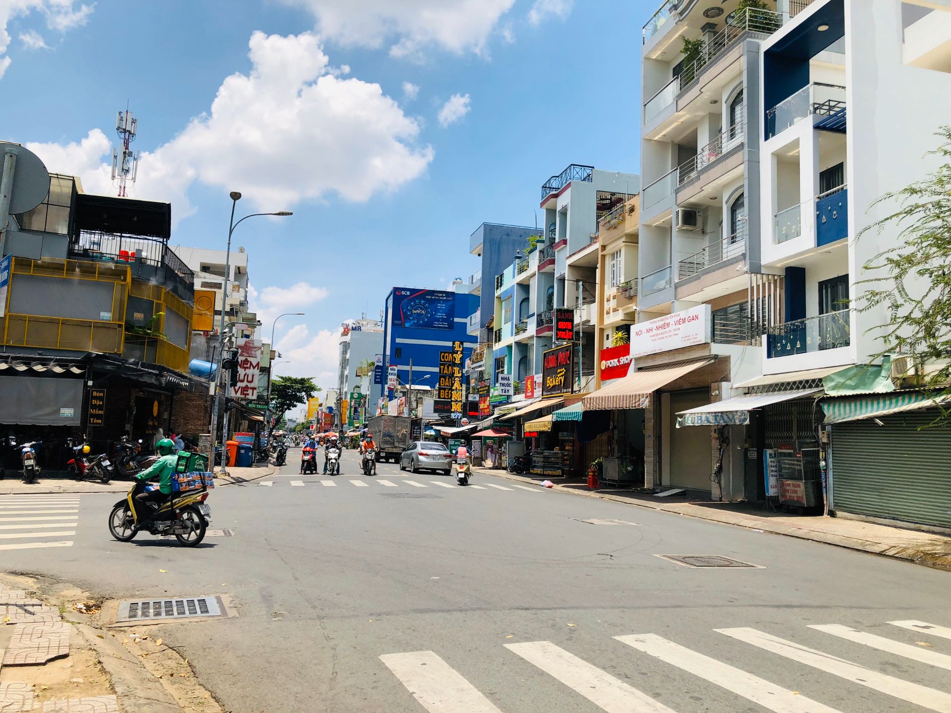 Bán nhà MT kinh doanh đối diện Chợ Tân Hương (4x17m vuông) nhà cấp 4 mới, giá 9.9 tỷ